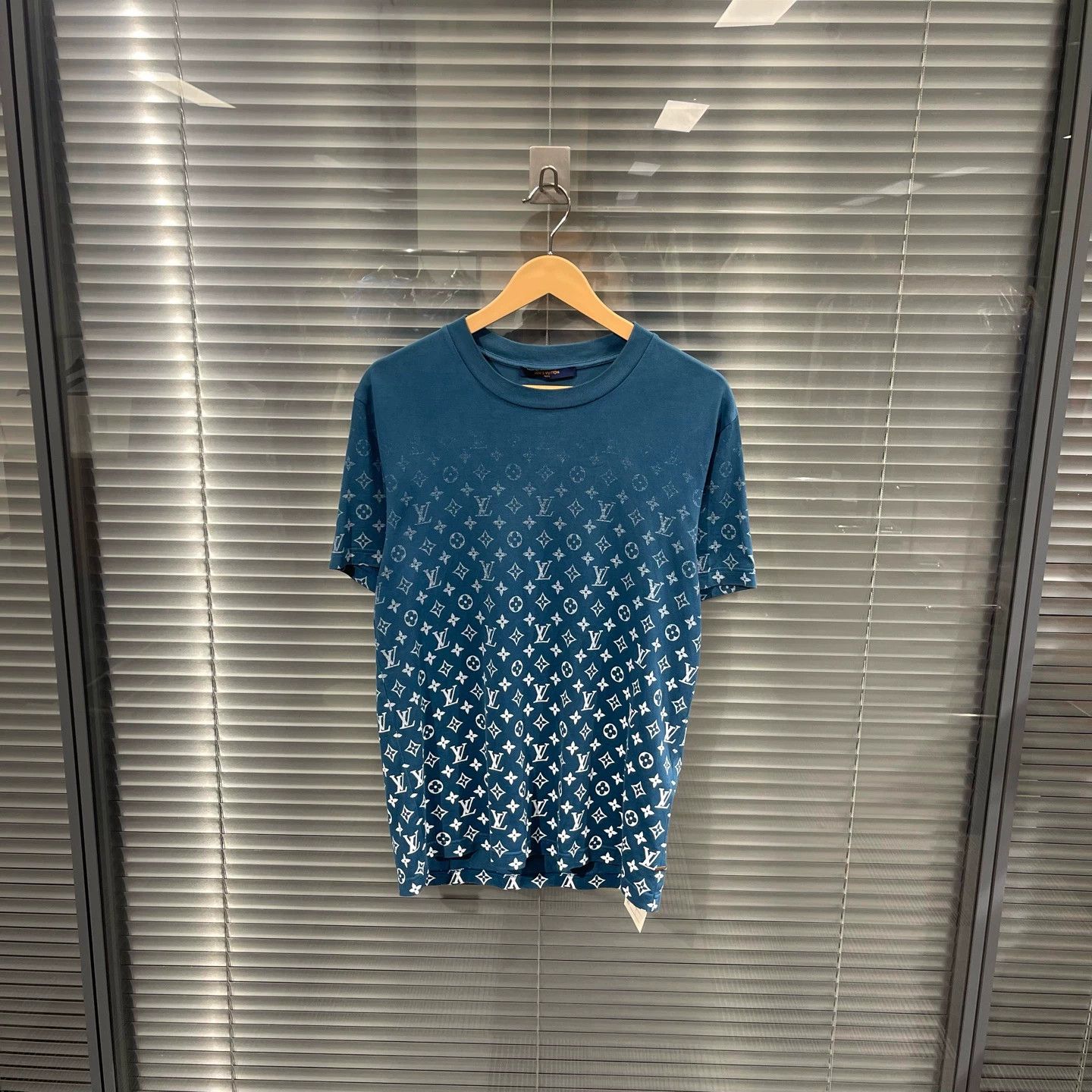 Louis Vuitton Louis Vuitton bestseller monogram gradient short tee S Size US S / EU 44-46 / 1 - 1 Thumbnail
