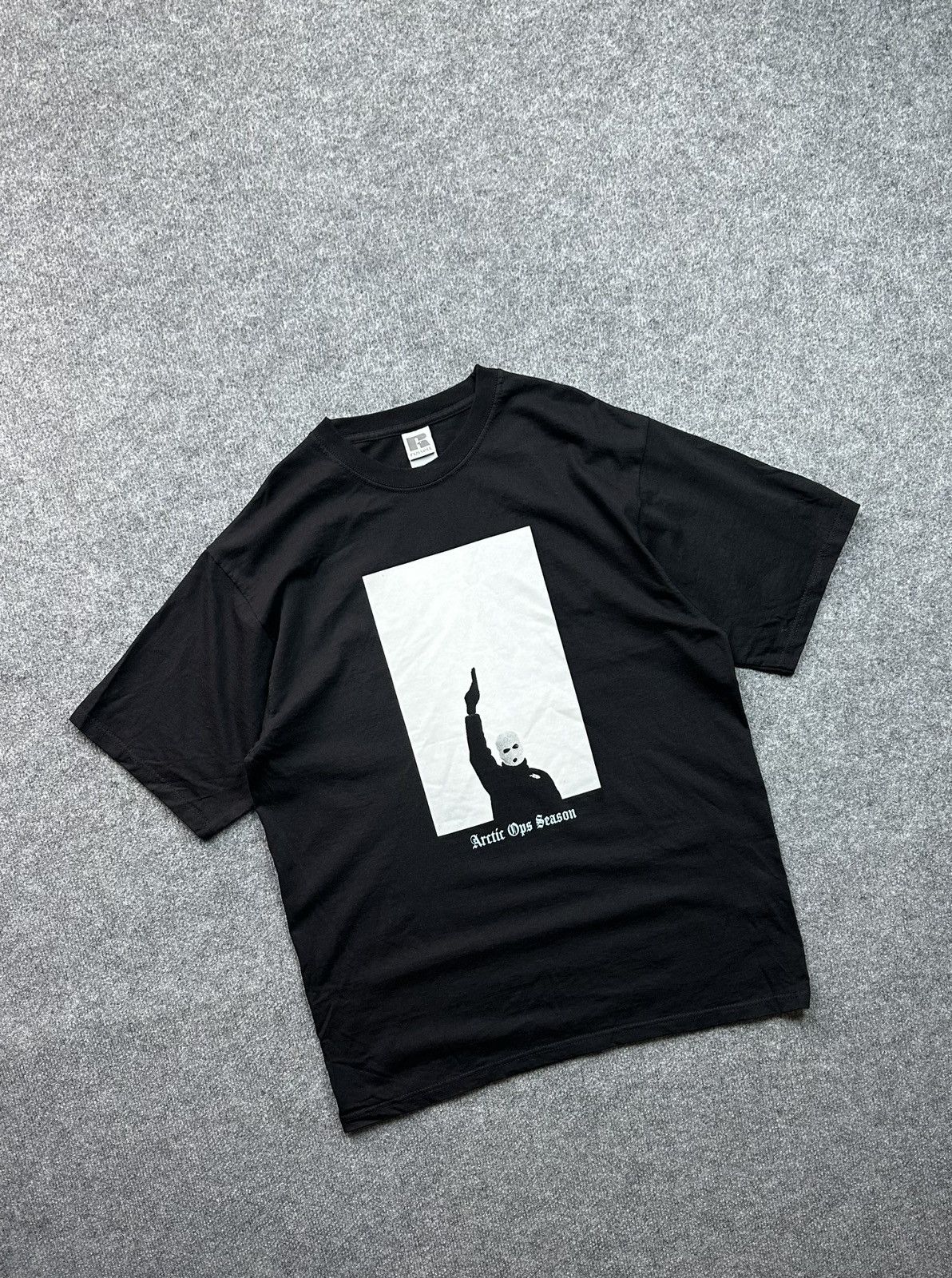 Russell Athletic T-shirt Russell arctic ops season big print Size US L / EU 52-54 / 3 - 1 Thumbnail