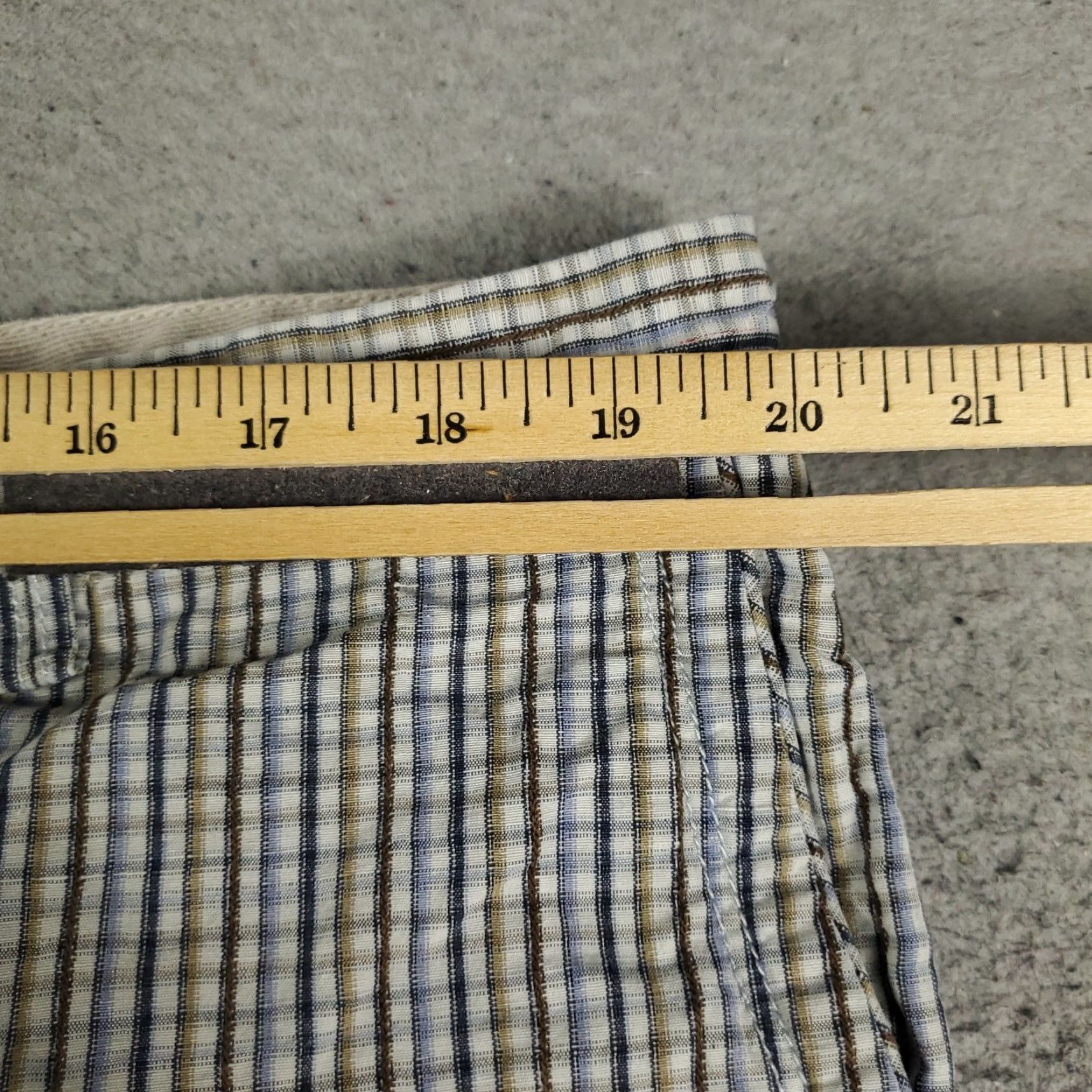 Tommy Bahama VINTAGE Tommy Bahama Men's Shorts Size 40 Flat Front Chino Linen Silk Plaid Casual Summer Blue Mens Size US 40 / EU 56 - 4 Thumbnail
