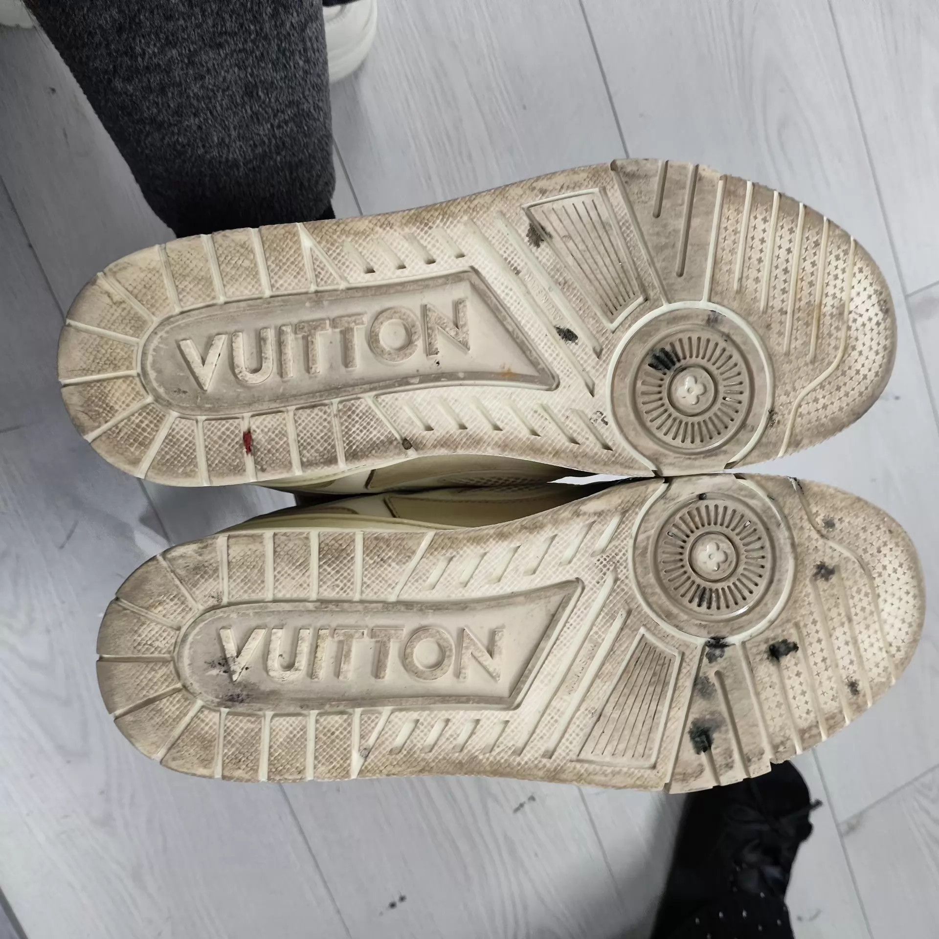 Louis Vuitton LV light brown sneakers US 8 Size US 8 / EU 41 - 2 Thumbnail