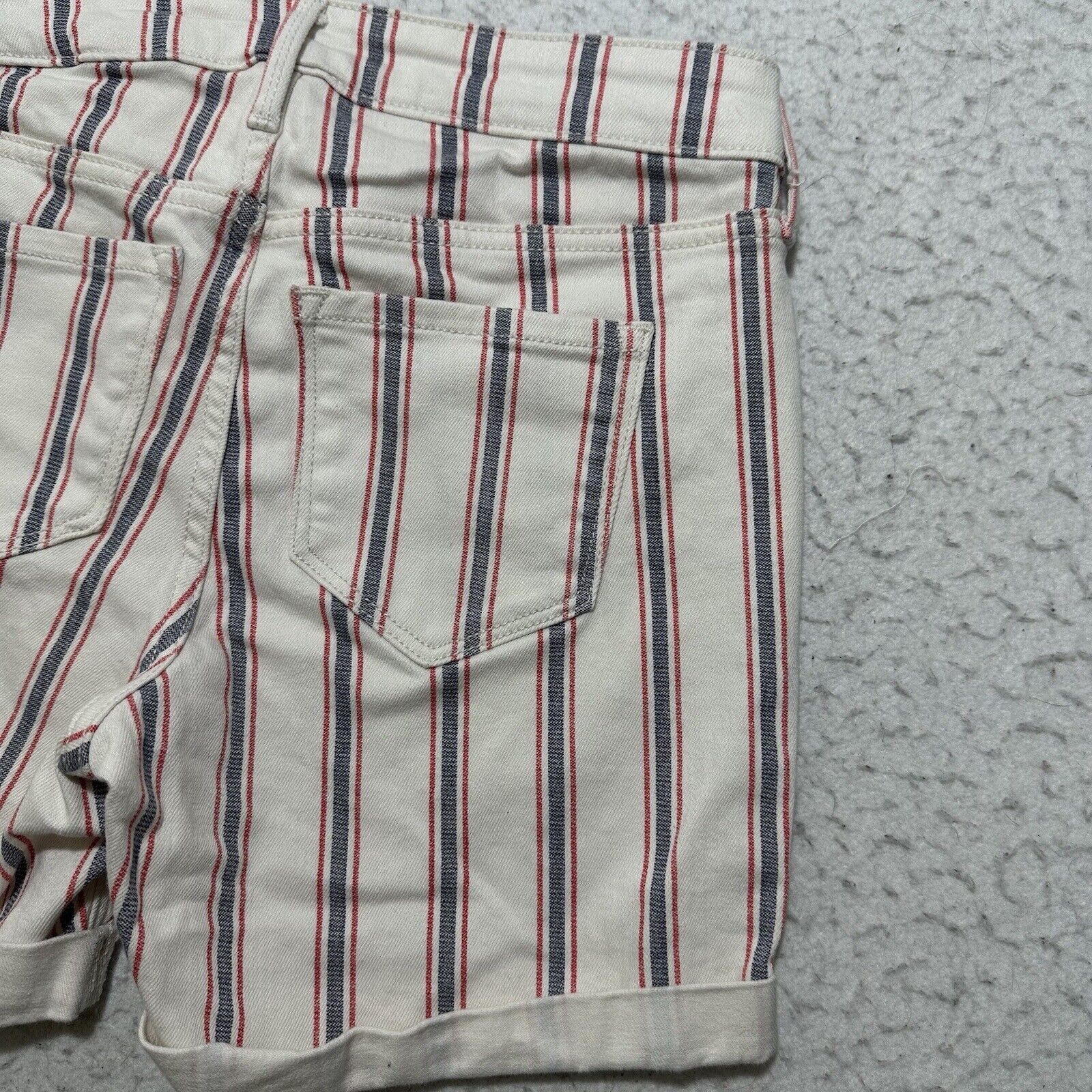 Old Navy Old Navy 0 Mid Rise 5" Inseam Denim Jean Shorts Four Buttons Size 25" / US 0 / IT 36 - 6 Thumbnail