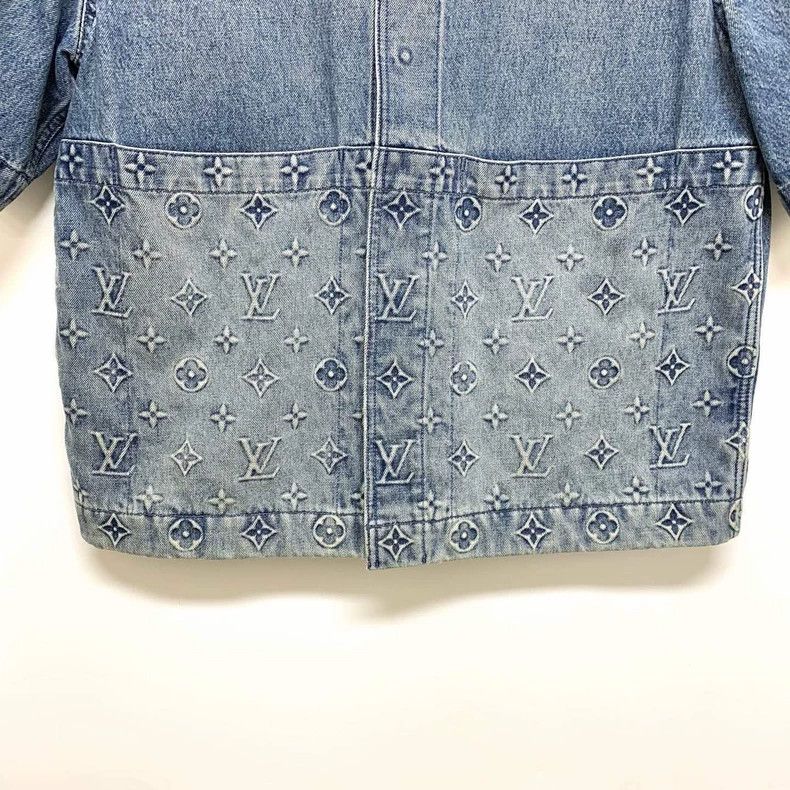 Louis Vuitton Louis Vuitton Washed blue embossed denim short sleeve shir Size US L / EU 52-54 / 3 - 4 Thumbnail