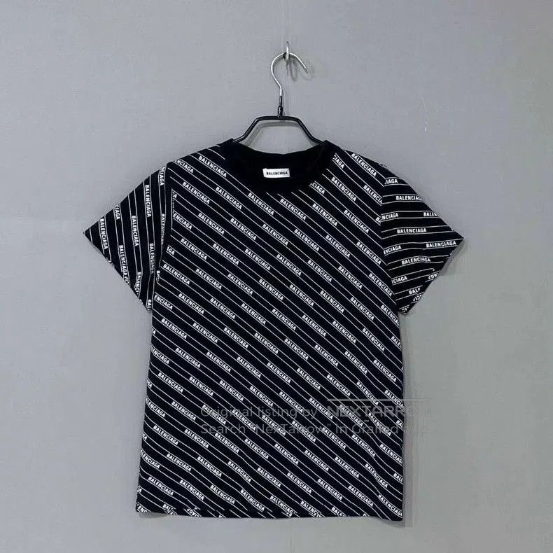Balenciaga Balenciaga Logo All-Over Print Short Sleeve Tee. Size US M / EU 48-50 / 2 - 1 Thumbnail
