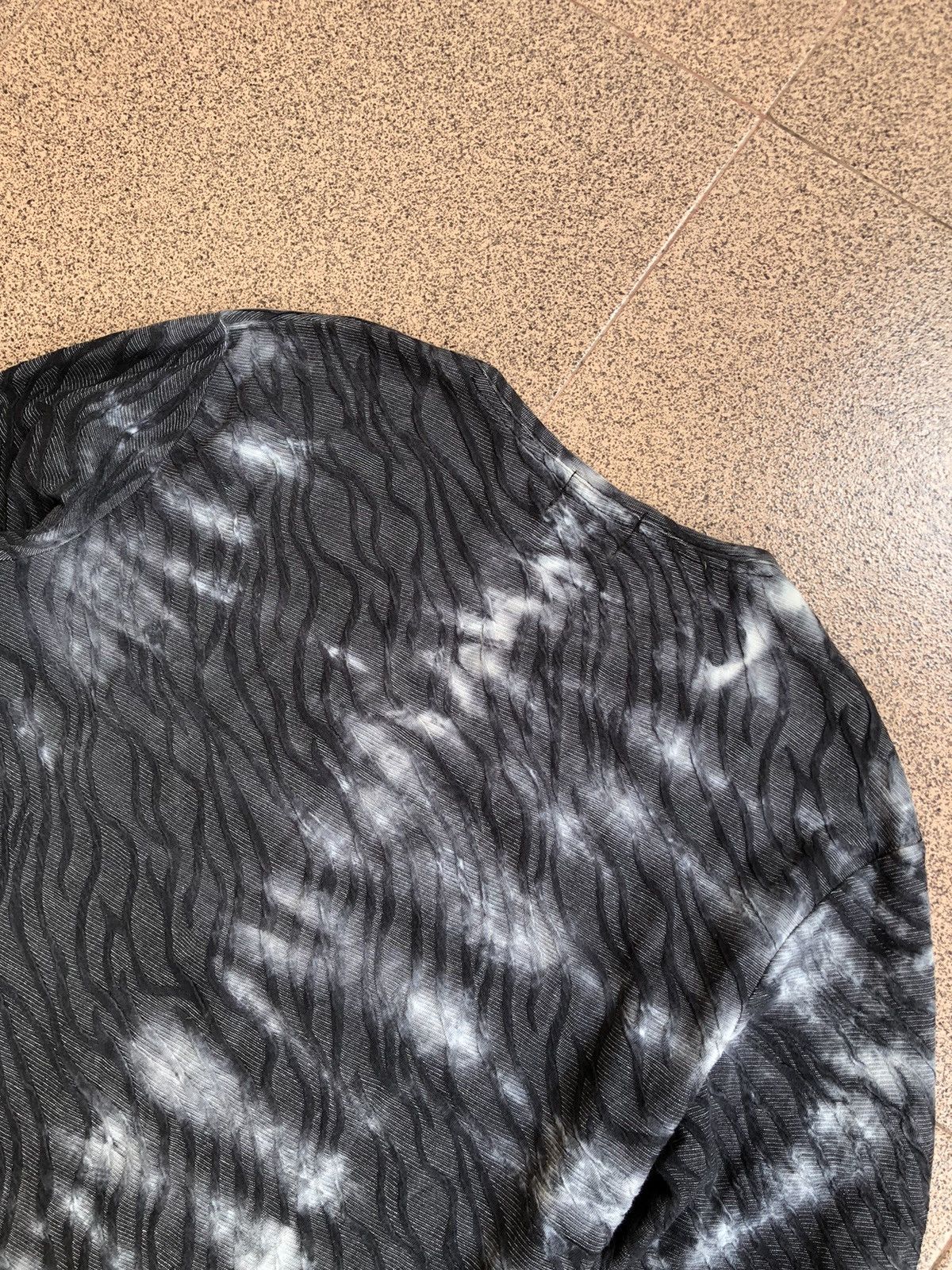 If Six Was Nine Nicole Club For Men Embossed Wavy Pattern longsleeve Size US L / EU 52-54 / 3 - 7 Thumbnail
