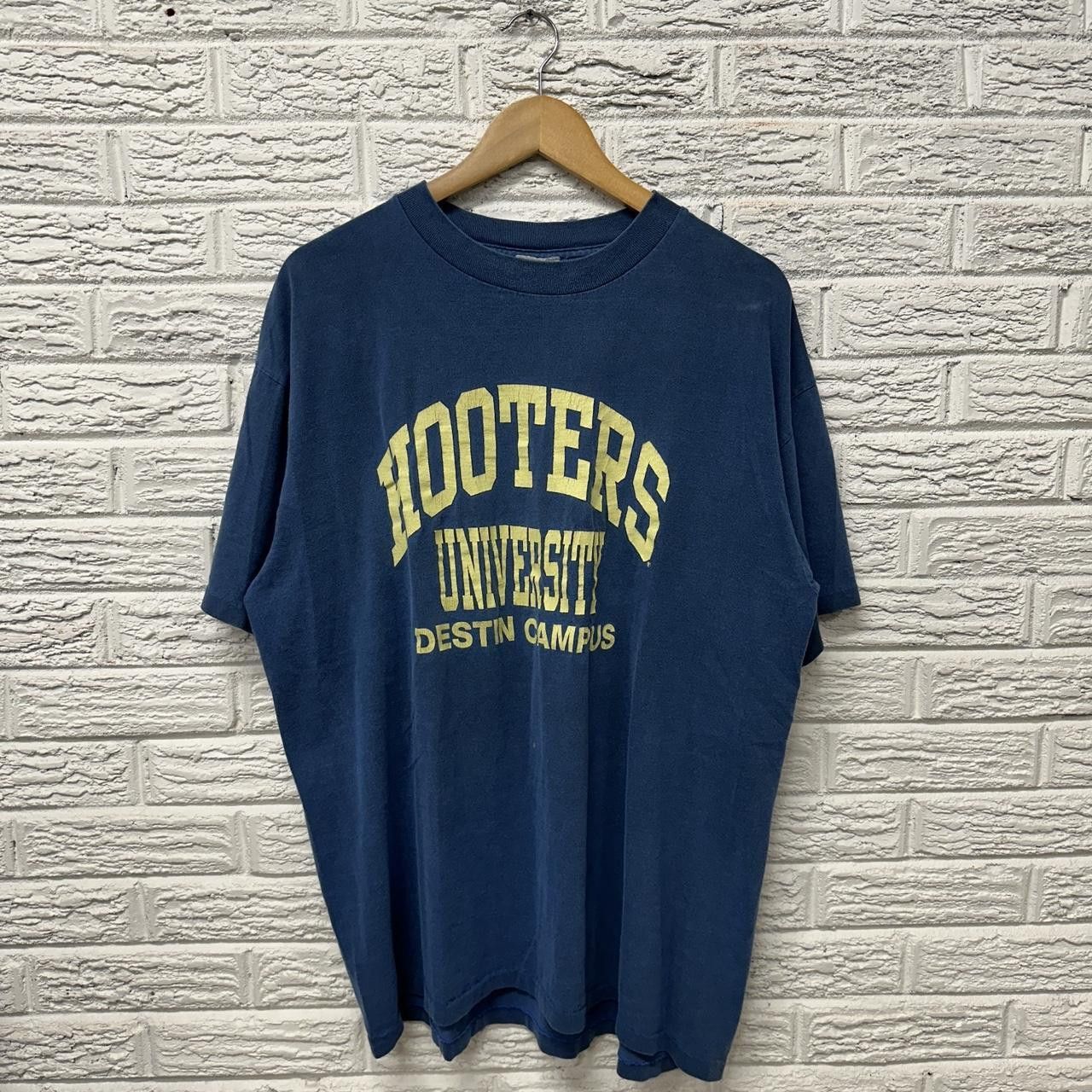 Vintage Vintage Hooters University 90s Blue Shirt Large Size US L / EU 52-54 / 3 - 1 Thumbnail