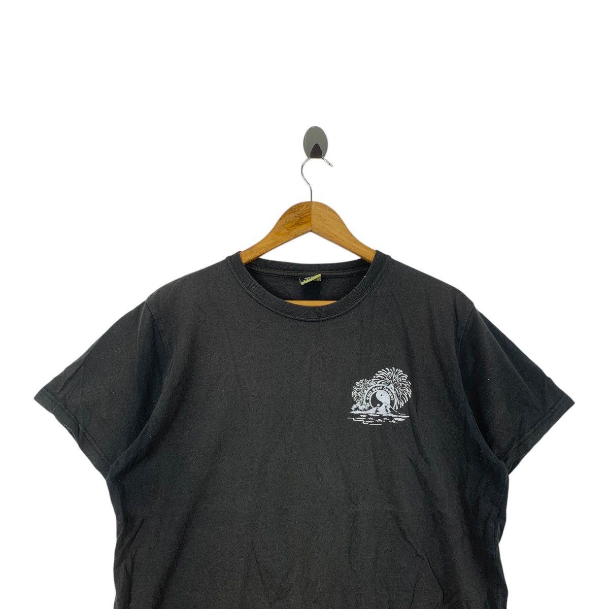 Vintage Vintage T&C SURF DESIGNS Fireworks Hawaii Illustration Tee Size US XL / EU 56 / 4 - 4 Thumbnail