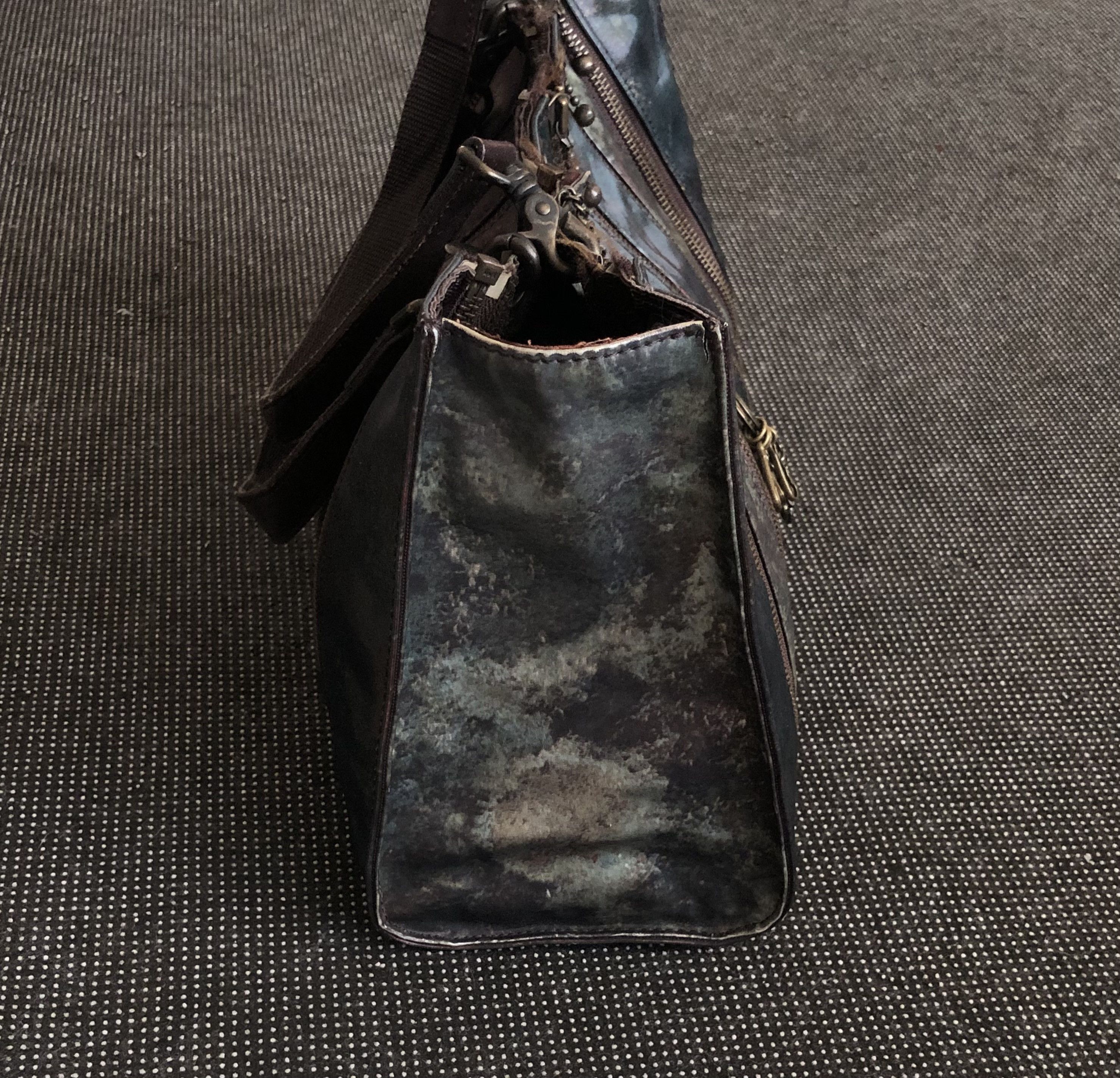 Jean Paul Gaultier GRAIL🔥FW1995 “CYBER” HOLOGRAPHIC MULTI ZIP BONDAGE BAG Size ONE SIZE - 14 Thumbnail