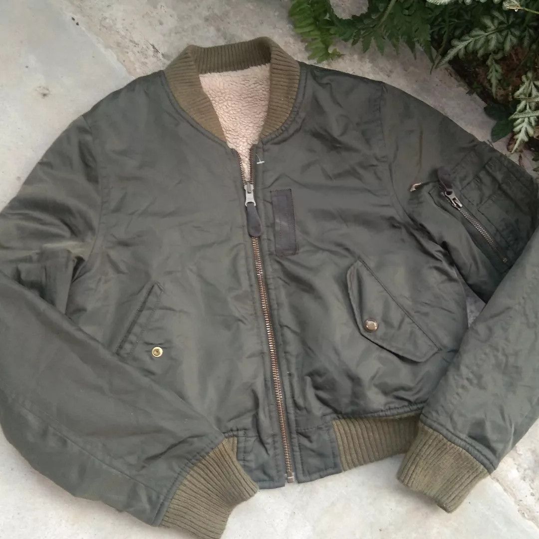 Japanese Brand Reversible Army MA-1Jacket fleece women💣💥 Size ONE SIZE - 1 Thumbnail