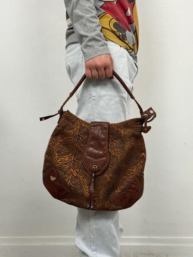 Roberto Cavalli 2000s Roberto Cavalli Brown Leather Tiger Embossed Shoulder Bag Size ONE SIZE - 2 Thumbnail