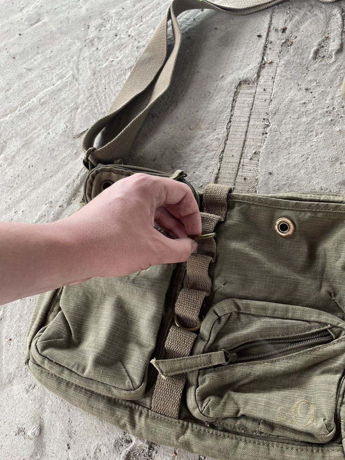 Japanese Brand × Vintage Vintage Y2K Japanese Multi Pocket Crossbody Military Bag Size ONE SIZE - 5 Thumbnail