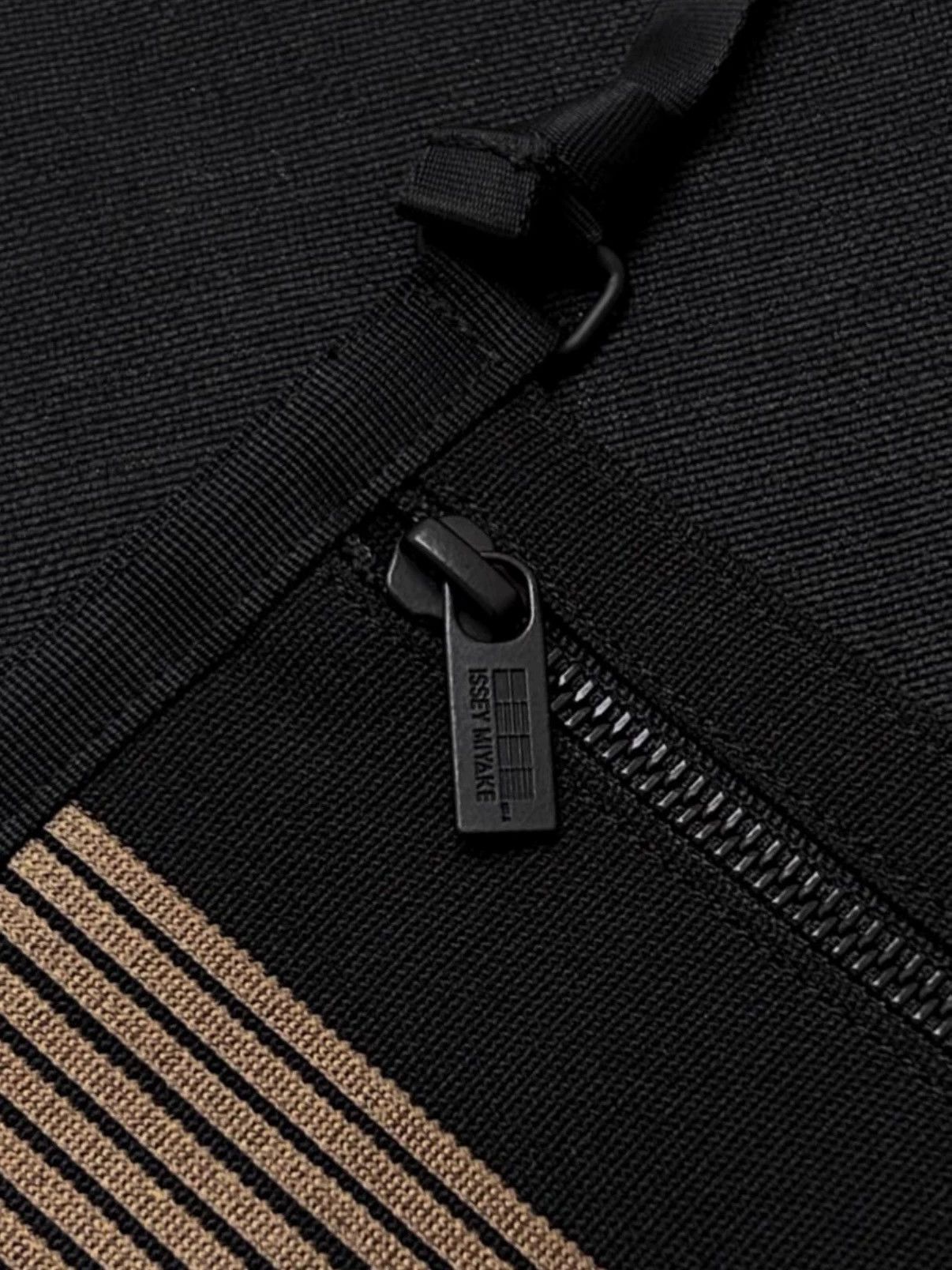 Issey Miyake ISSEY MIYAKE 132 5. Striped Textured Mini Crossbody Bag Size ONE SIZE - 3 Thumbnail