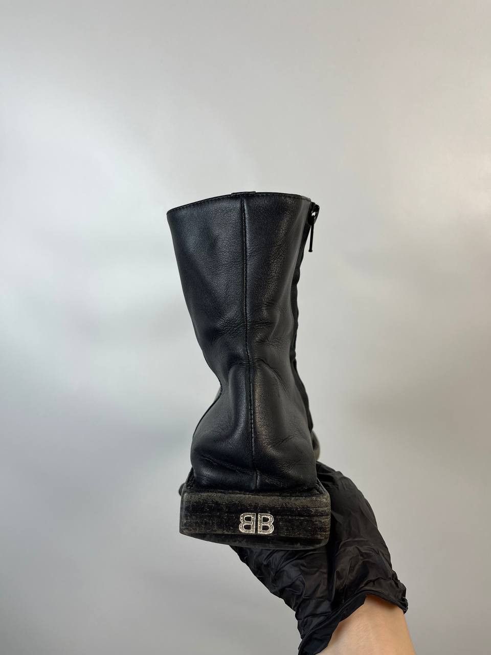 Balenciaga BALENCIAGA Chelsea ZIP-UP LEATHER BOOTS. SIZE 36 Size US 6 / IT 36 - 2 Thumbnail