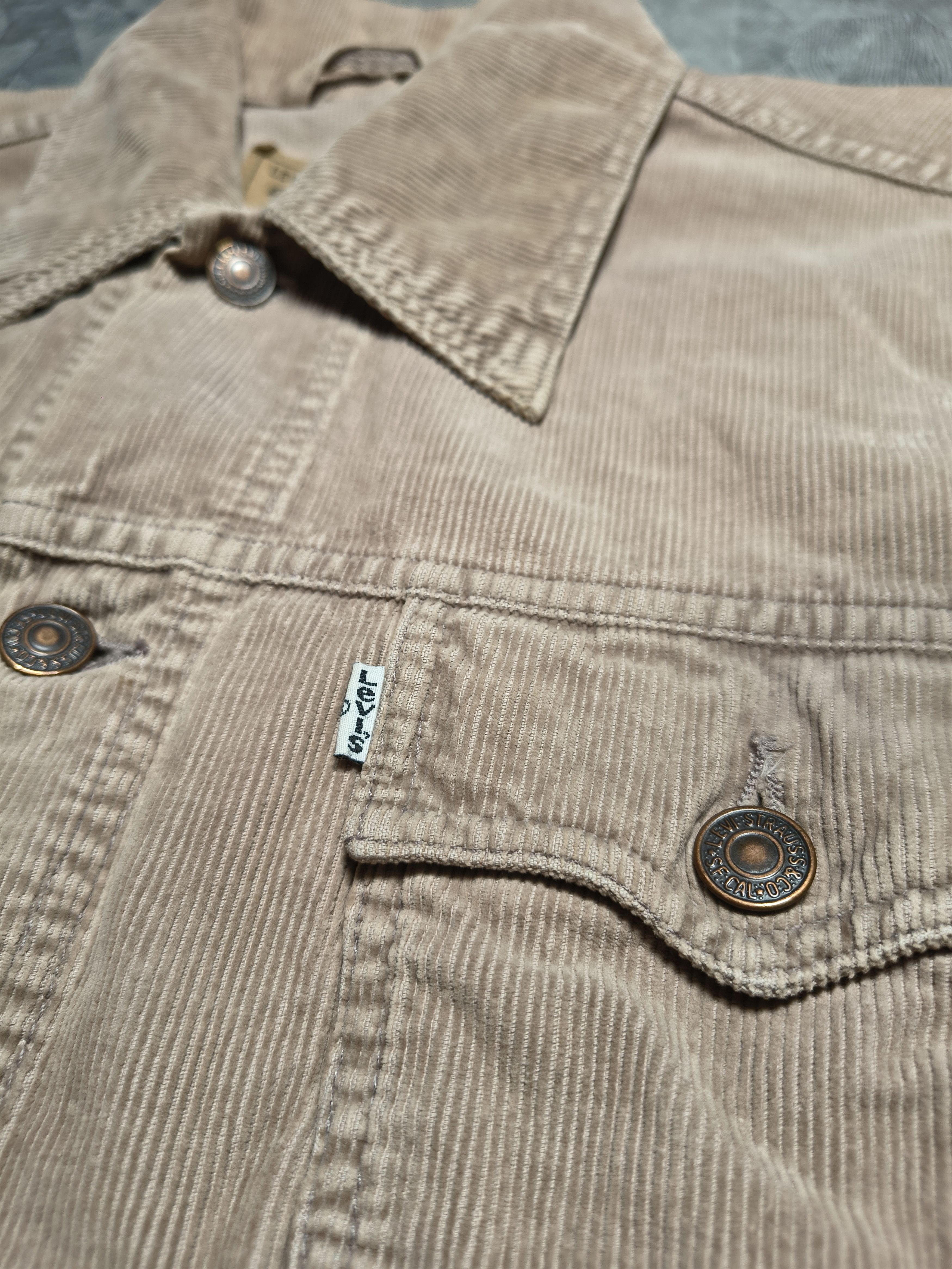 Levi's Levi's Women's Corduroy Trucker Jacket -Made in Italy (1995) Size L / US 10 / IT 46 - 2 Thumbnail