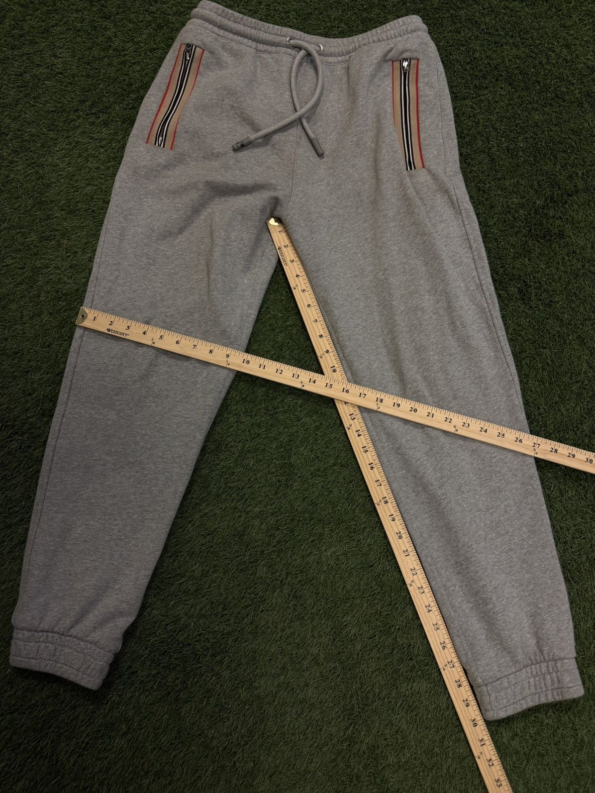 Burberry Burberry Sweatpants Size Medium Pre Owned 🧼 Size US 31 - 16 Thumbnail