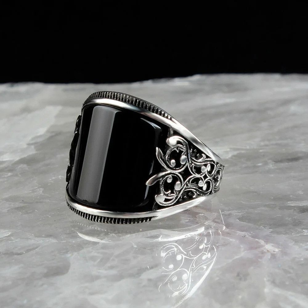 Vintage Retro Curved Black Resin Ring Size ONE SIZE - 1 Thumbnail