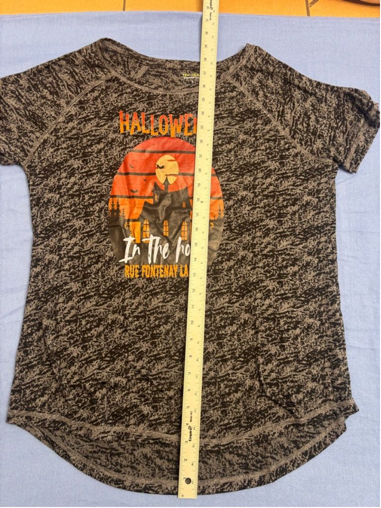 Tek Gear Women's Tek Gear Halloween Graphic Tee, Size L, Gray & Black Size L / US 10 / IT 46 - 4 Thumbnail