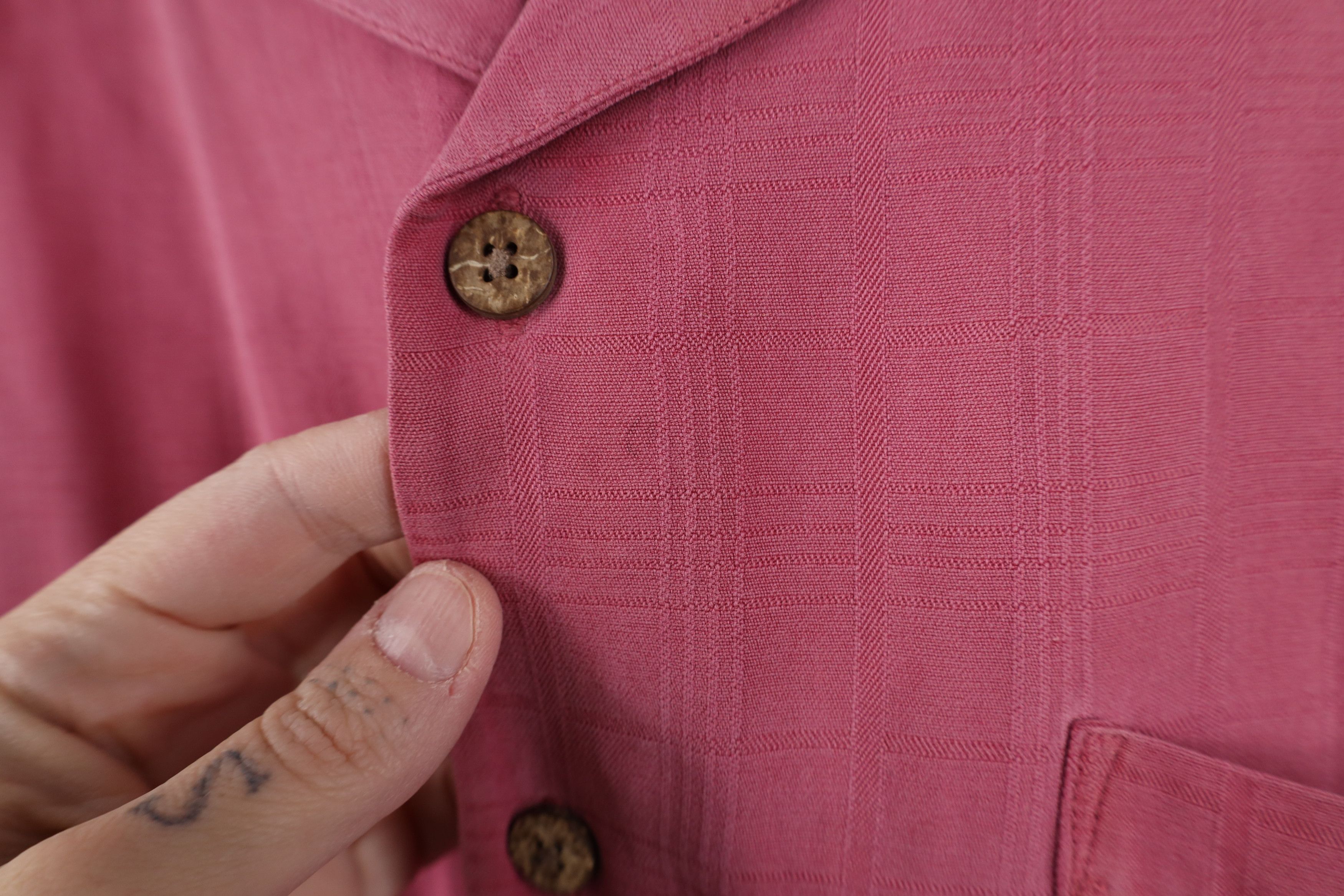 Tommy Bahama Vintage 90s Tommy Bahama Loop Collar Camp Button Shirt Red Size US XL / EU 56 / 4 - 6 Thumbnail