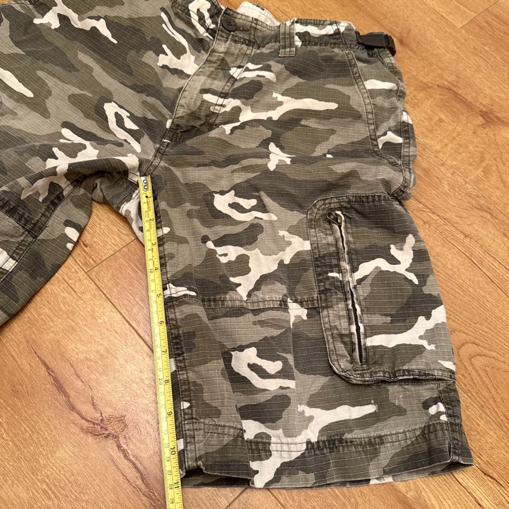 The North Face The North Face Grey Camouflage Pattern Cargo Shorts Size 32 Multiple Pockets, Cargo, Men, Regular Fit, Grey, 32, Casual, Travel, Workwear Size US 32 / EU 48 - 7 Thumbnail