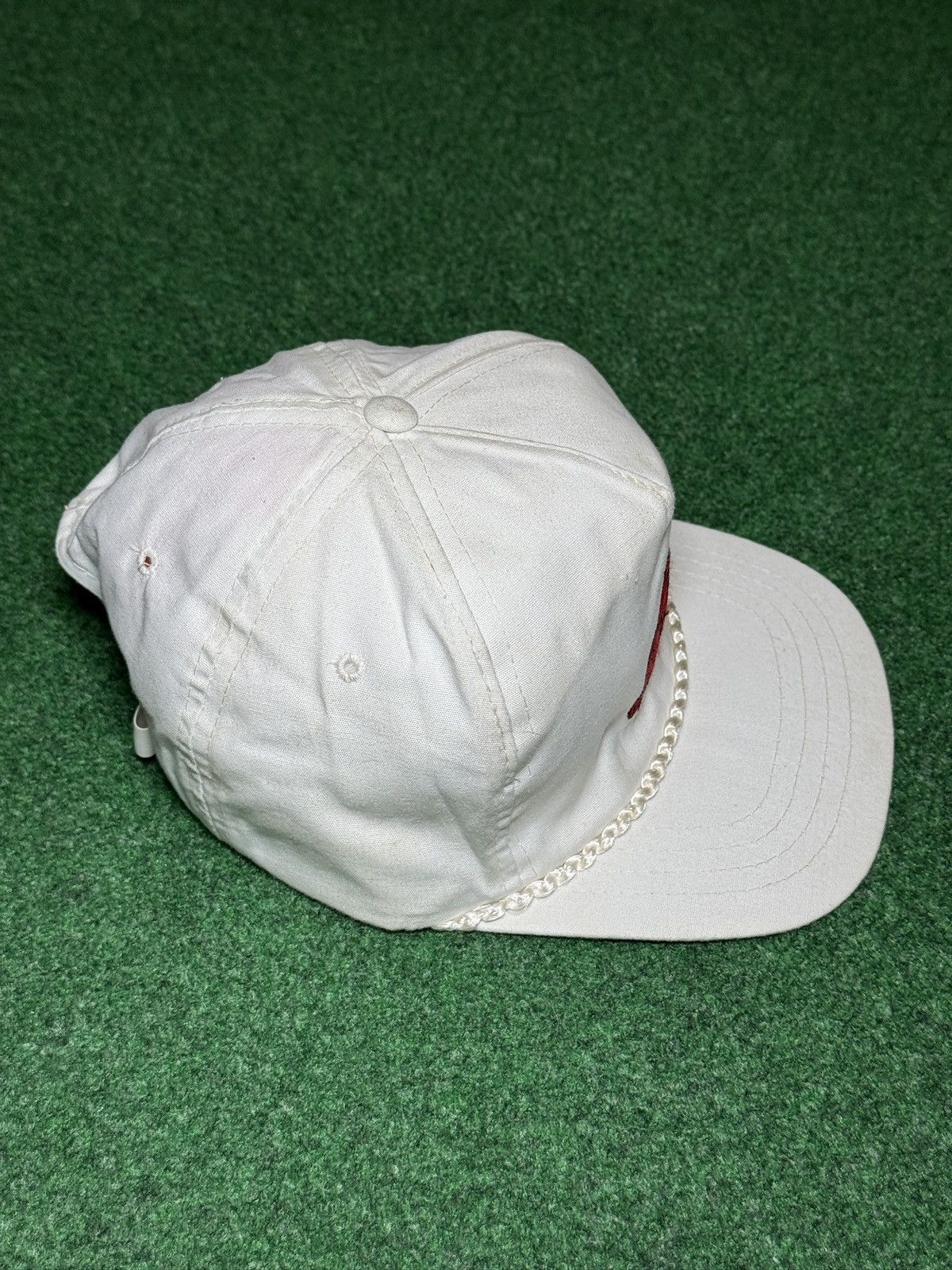 Vintage Vintage Arkansas Razorbacks 80s White Leather Strapback Hat Size ONE SIZE - 4 Thumbnail
