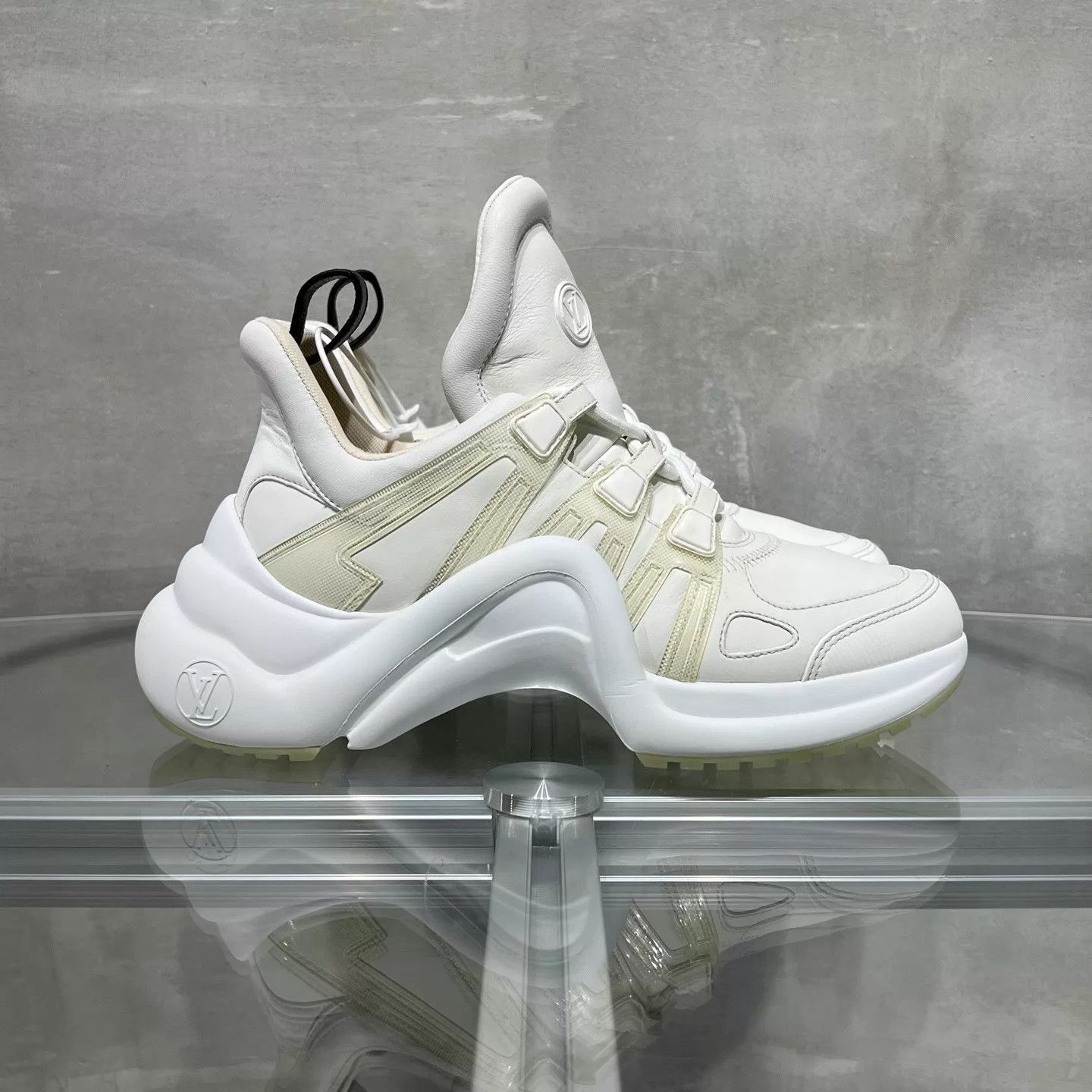 Louis Vuitton LV Classic Dad Shoe White UK3.5 Size US 7 / IT 37 - 4 Thumbnail