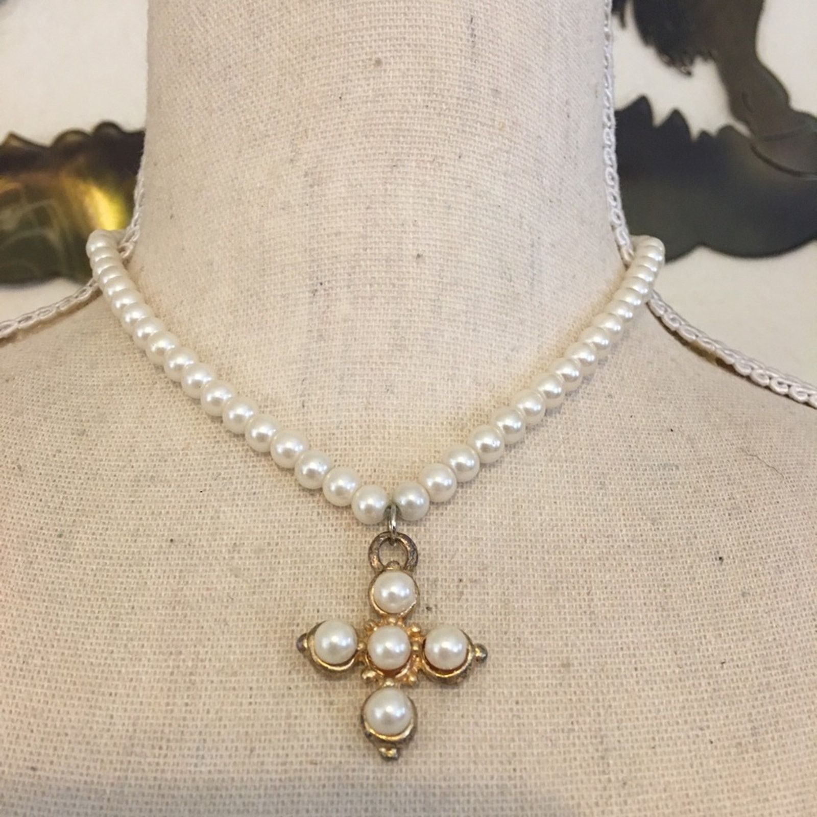 Vintage Vintage pearl and gold pendant on pearl necklace Size ONE SIZE - 1 Thumbnail