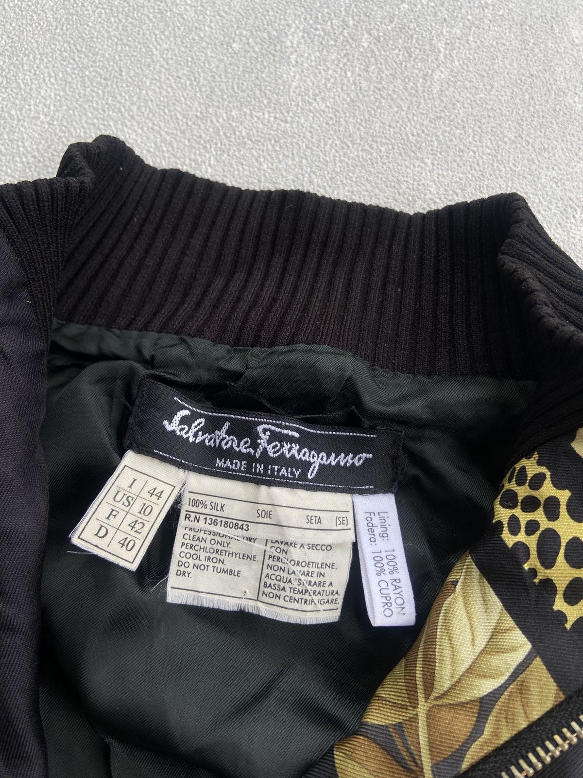 Salvatore Ferragamo Vintage Salvatore Ferragamo 90's Full Print Luxury Jacket Size US L / EU 52-54 / 3 - 5 Thumbnail