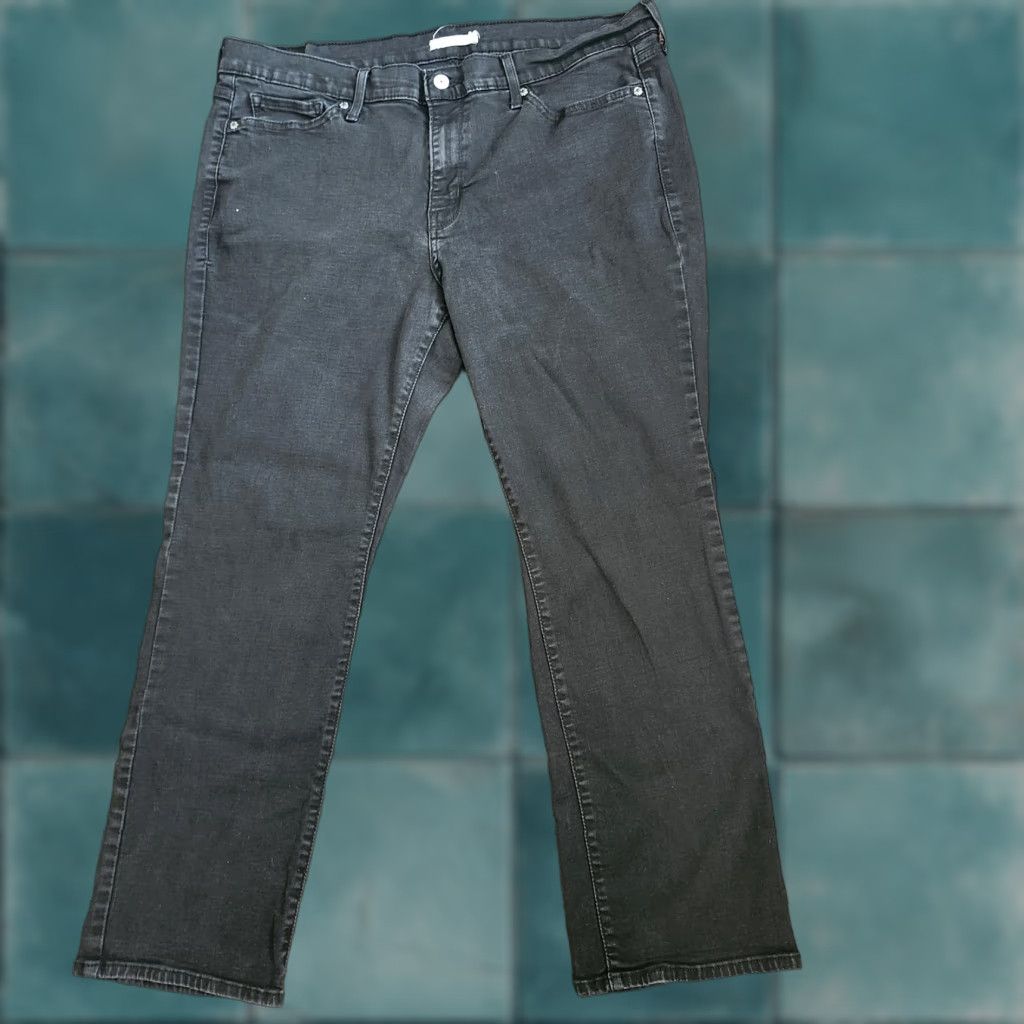 Levi's Levi’s Women’s 18W Black Classic Straight Jeans Mid Rise Stretch Button Zip 5-Pocket Denim Jeans Womens Regular Black 18W Staples Straight Jeans Size 40" / US 18 - 1 Thumbnail