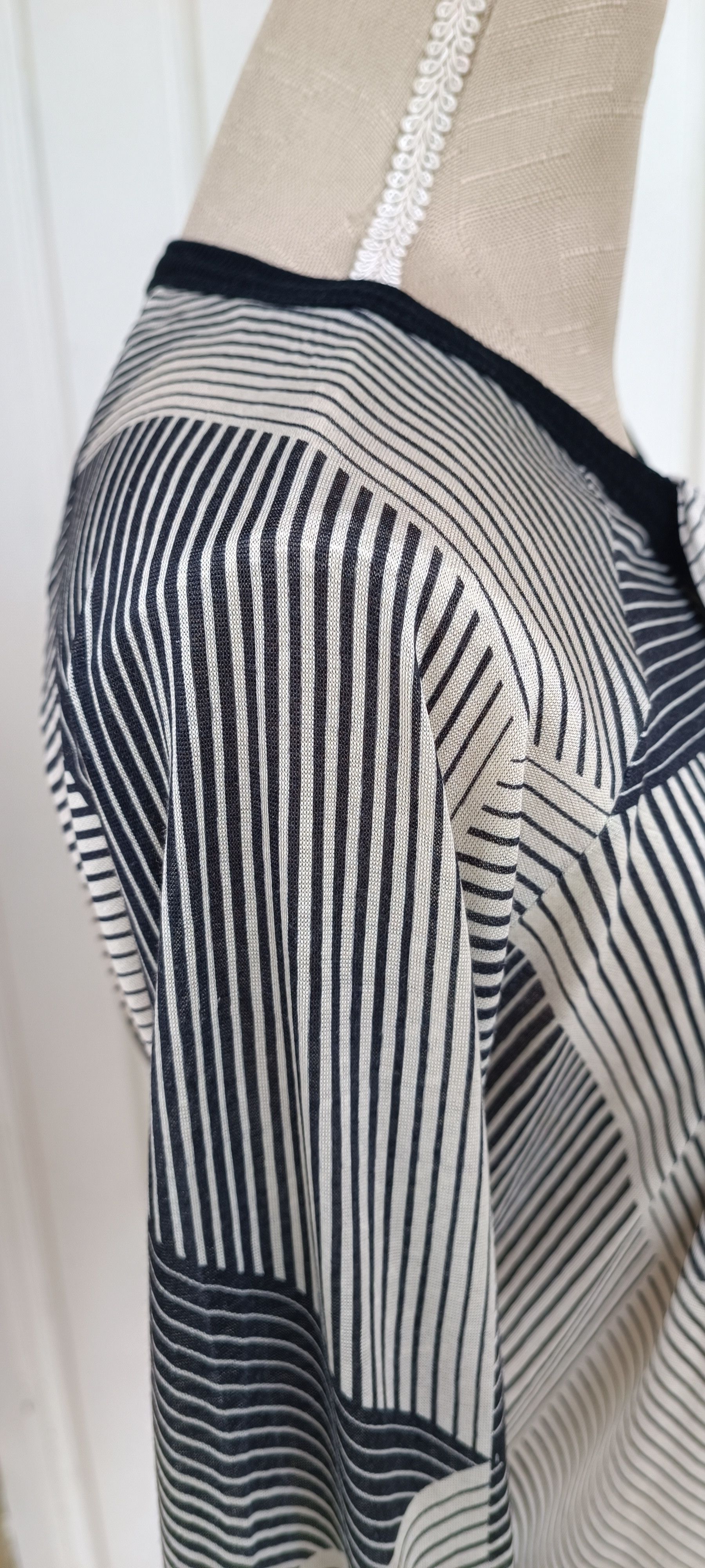 Jean Paul Gaultier 3D_ Geometric motifs- Silk top Size M / US 6-8 / IT 42-44 - 12 Thumbnail