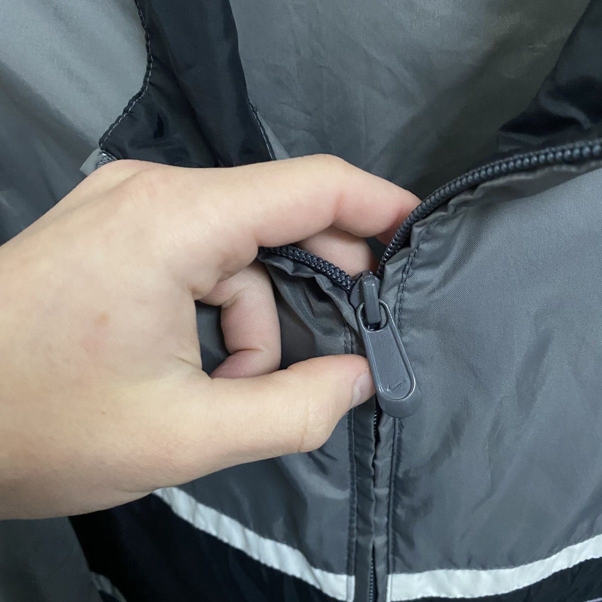 Nike Vintage Nike Track Jacket Nylon 2000s Y2K Swoosh Logo Drill Size US L / EU 52-54 / 3 - 5 Thumbnail
