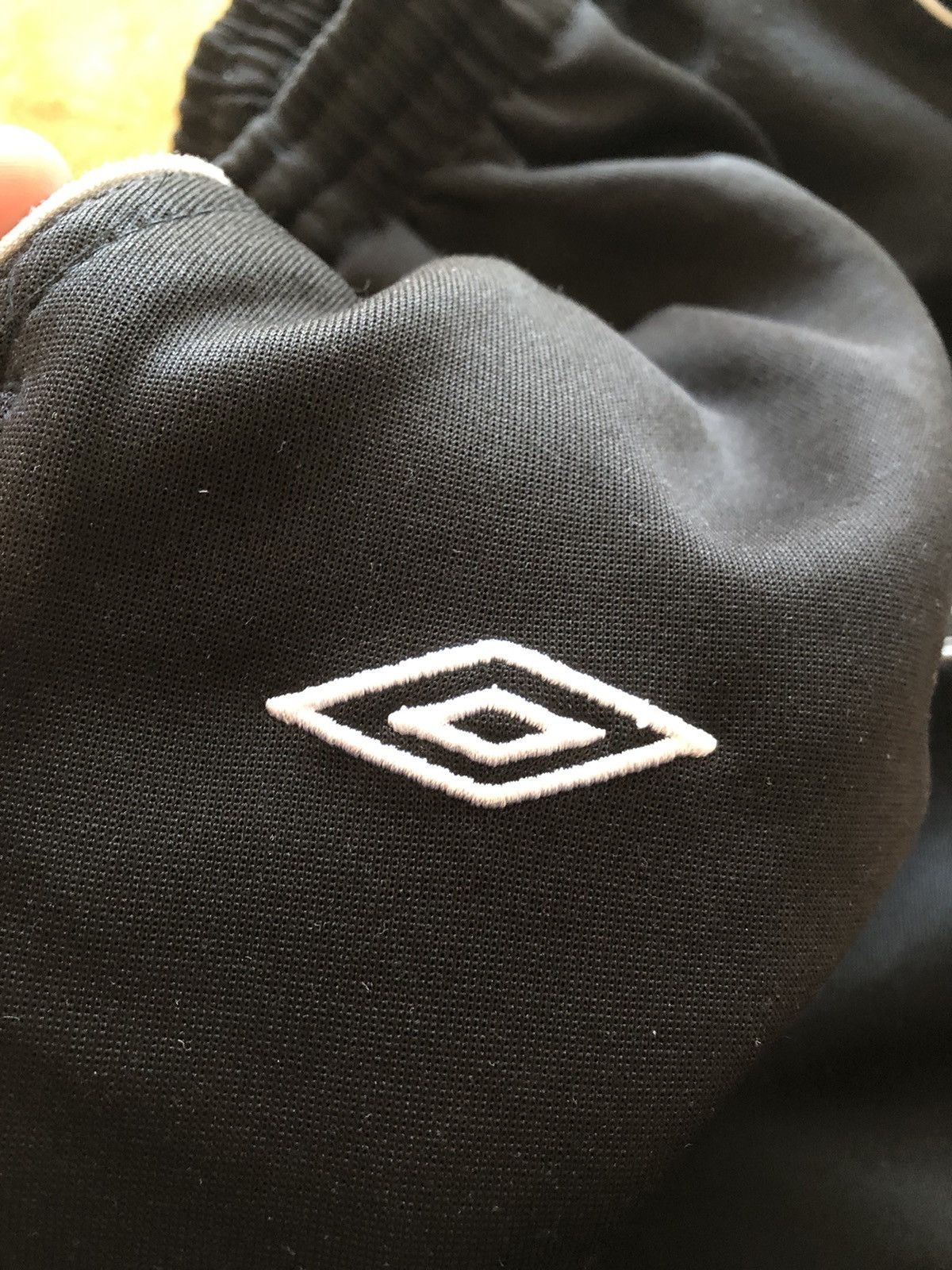 Umbro × Vintage UMBRO ATHLETICS CLASSIC SPORT SWEATPANTS JOGGERS Size US 30 / EU 46 - 3 Thumbnail