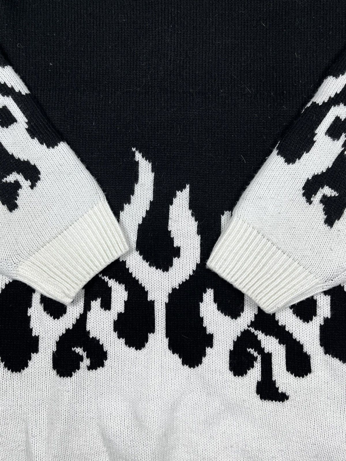 Vintage Vintage Y2K long fire style sweater streetwear size S Size US S / EU 44-46 / 1 - 2 Thumbnail
