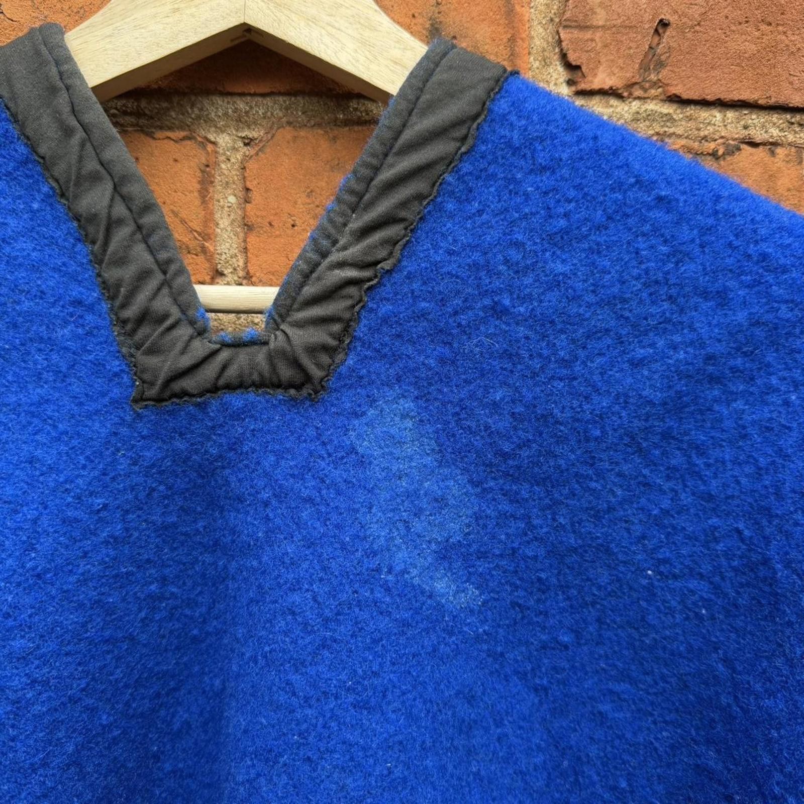 Other Vintage topsy farms Amherst Island wool poncho 80s OS Size US M / EU 48-50 / 2 - 6 Thumbnail