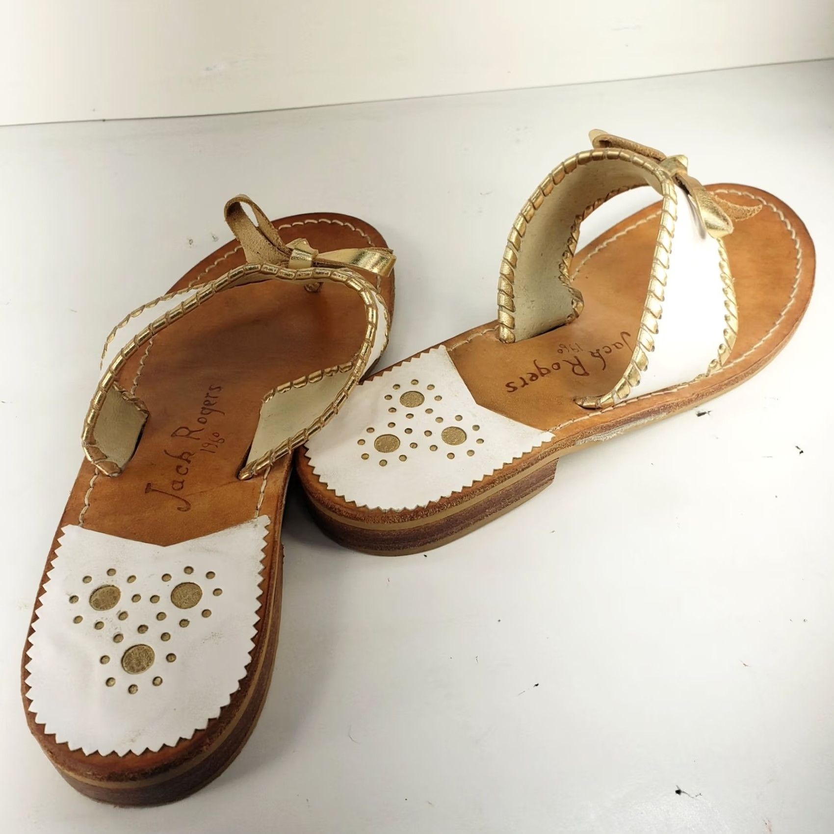 Jack Rogers VINTAGE Jack Rogers Adeline White With Gold Metallic Trim Bow Leather Sandal Womens 8.5-9 Flat Slip On Leather Upper Lining Bow Metal Cottage 90s Size US 8 / IT 38 - 4 Thumbnail