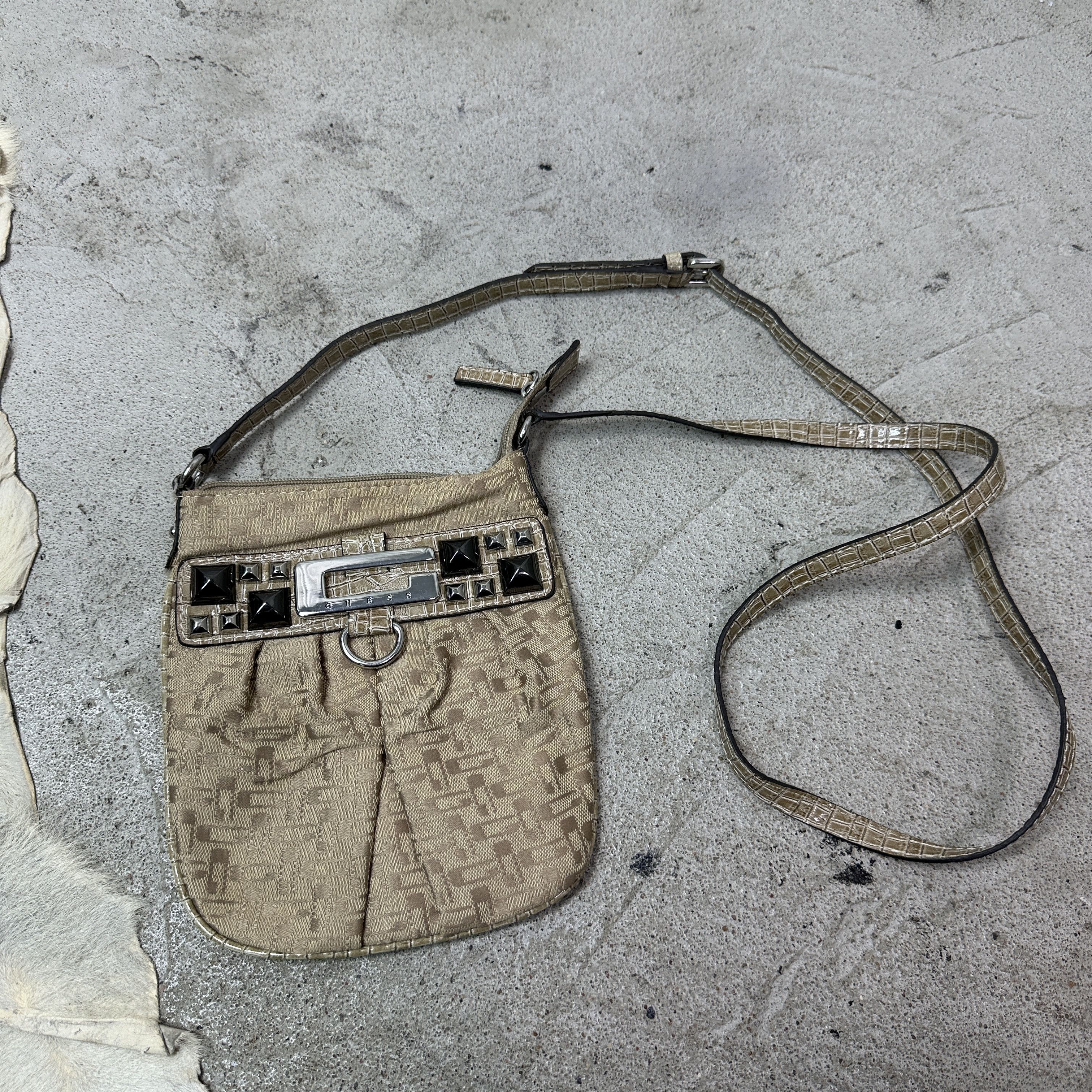 Guess Vintage Avant Garde Guess Crossbody Mini Bag Y2K Size ONE SIZE - 2 Thumbnail