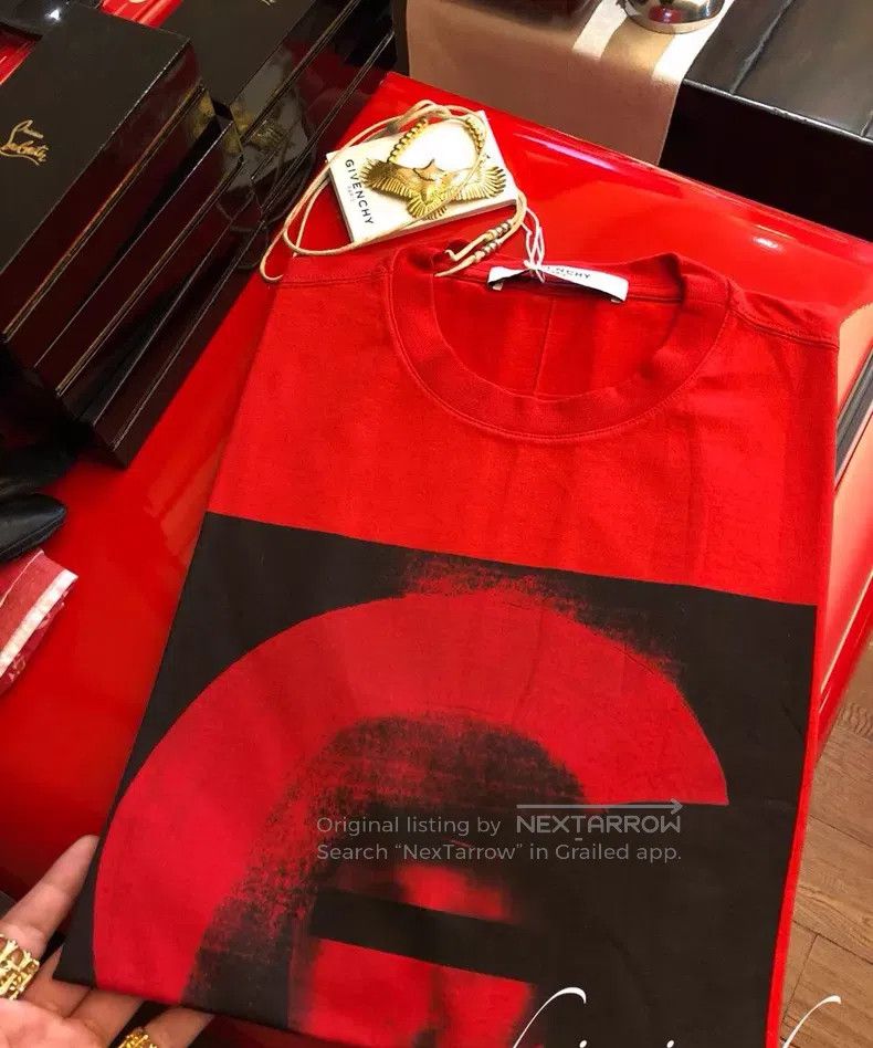 Givenchy Givenchy Mater Red Short Sleeve Size US XS / EU 42 / 0 - 2 Thumbnail