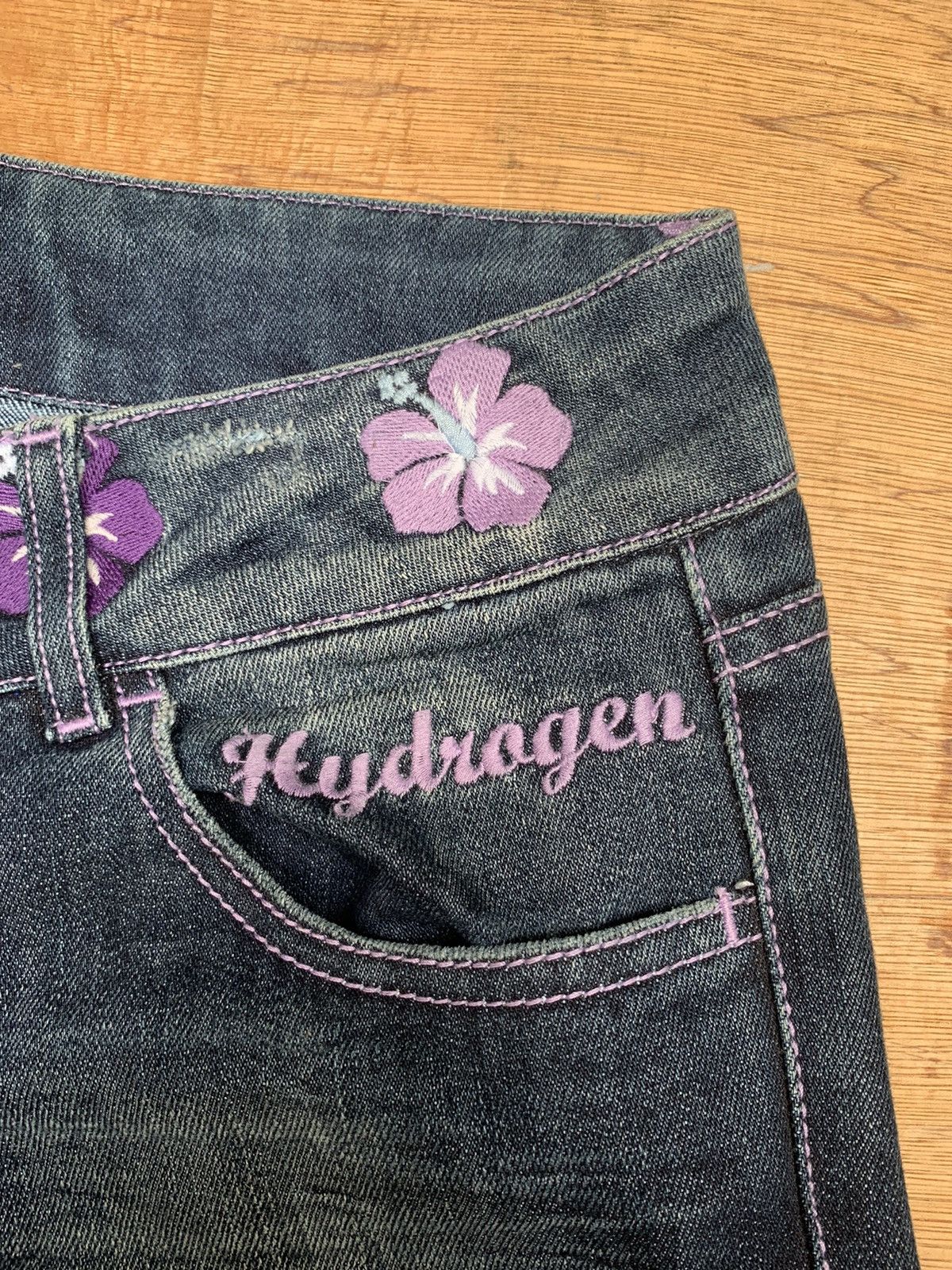 HYDROGEN Rare..Hydrogen Hibiscus Flower Embroidered Streching Jeans Size 29" - 14 Thumbnail