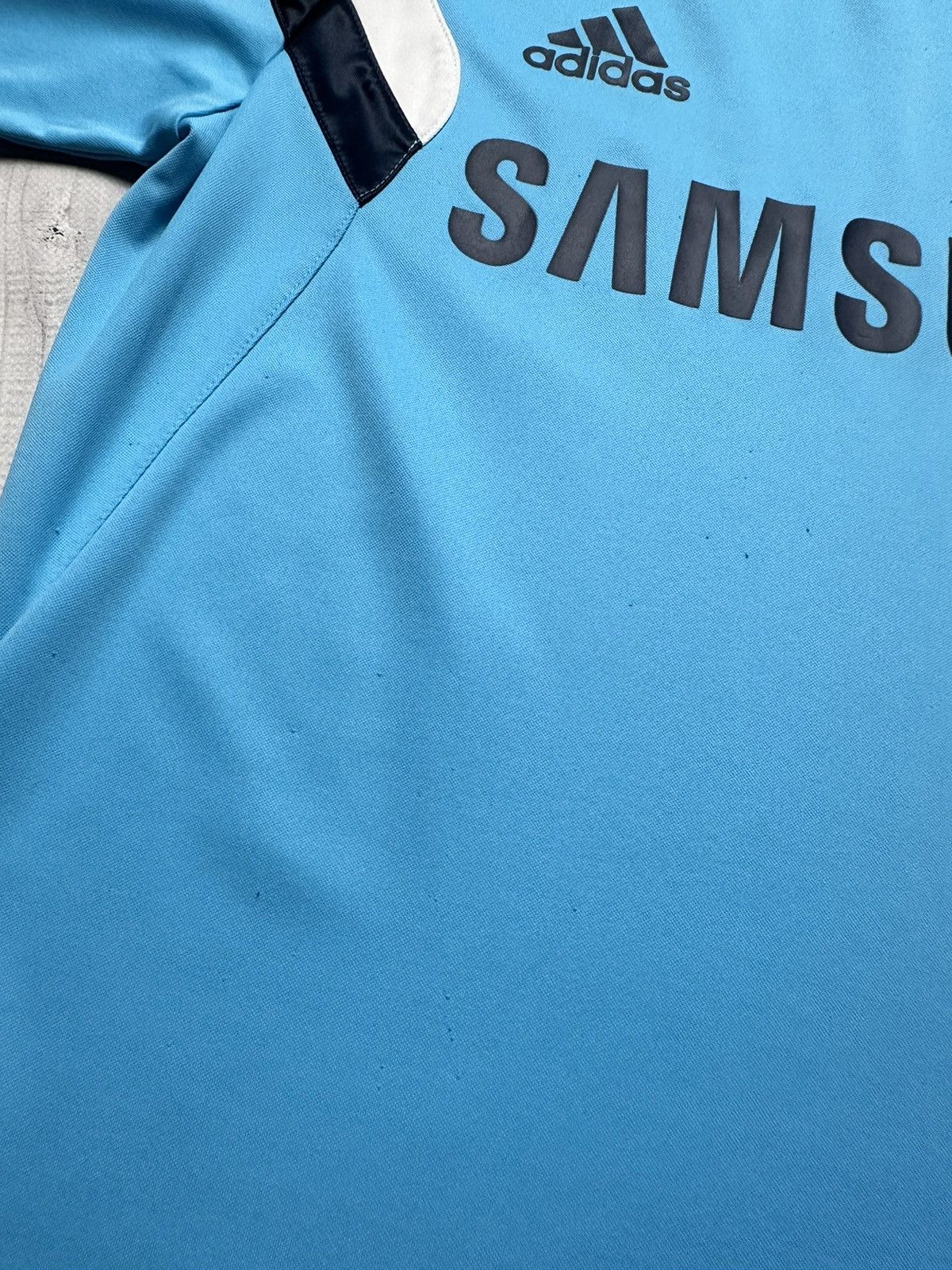 Adidas × Chelsea Soccer × Vintage Vintage adidas Chelsea soccer jersey size M blue Size US M / EU 48-50 / 2 - 4 Thumbnail
