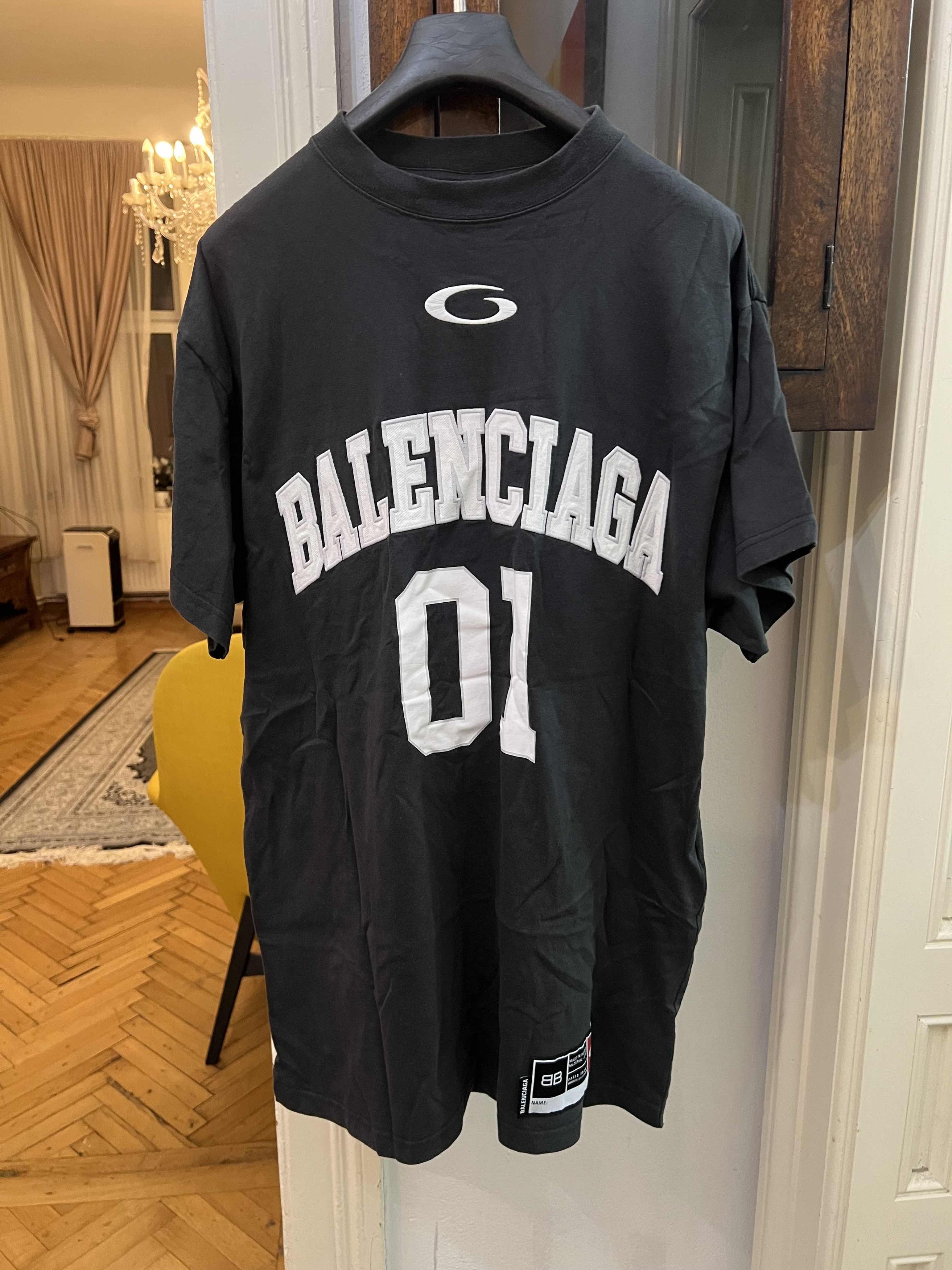 K*T様 BALENCIAGA SS25 Belleville プリント Tシャ BALENCIAGA】BELLEVILLE Tシャツ オーバーサイズ ロゴ (BALENCIAGA/T