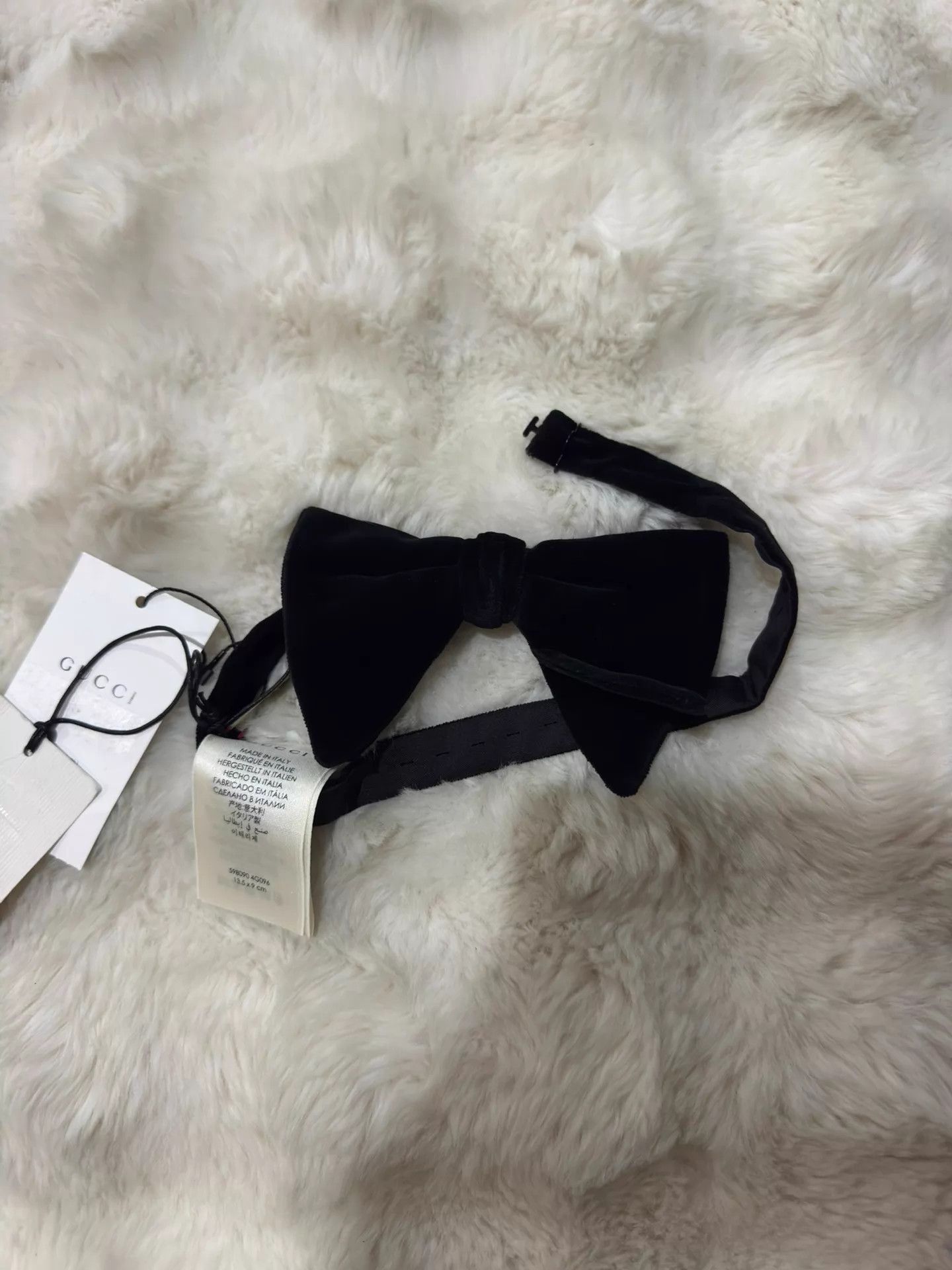 Gucci Gucci Black Velvet Bow Tie - New with Tags Size ONE SIZE - 2 Thumbnail