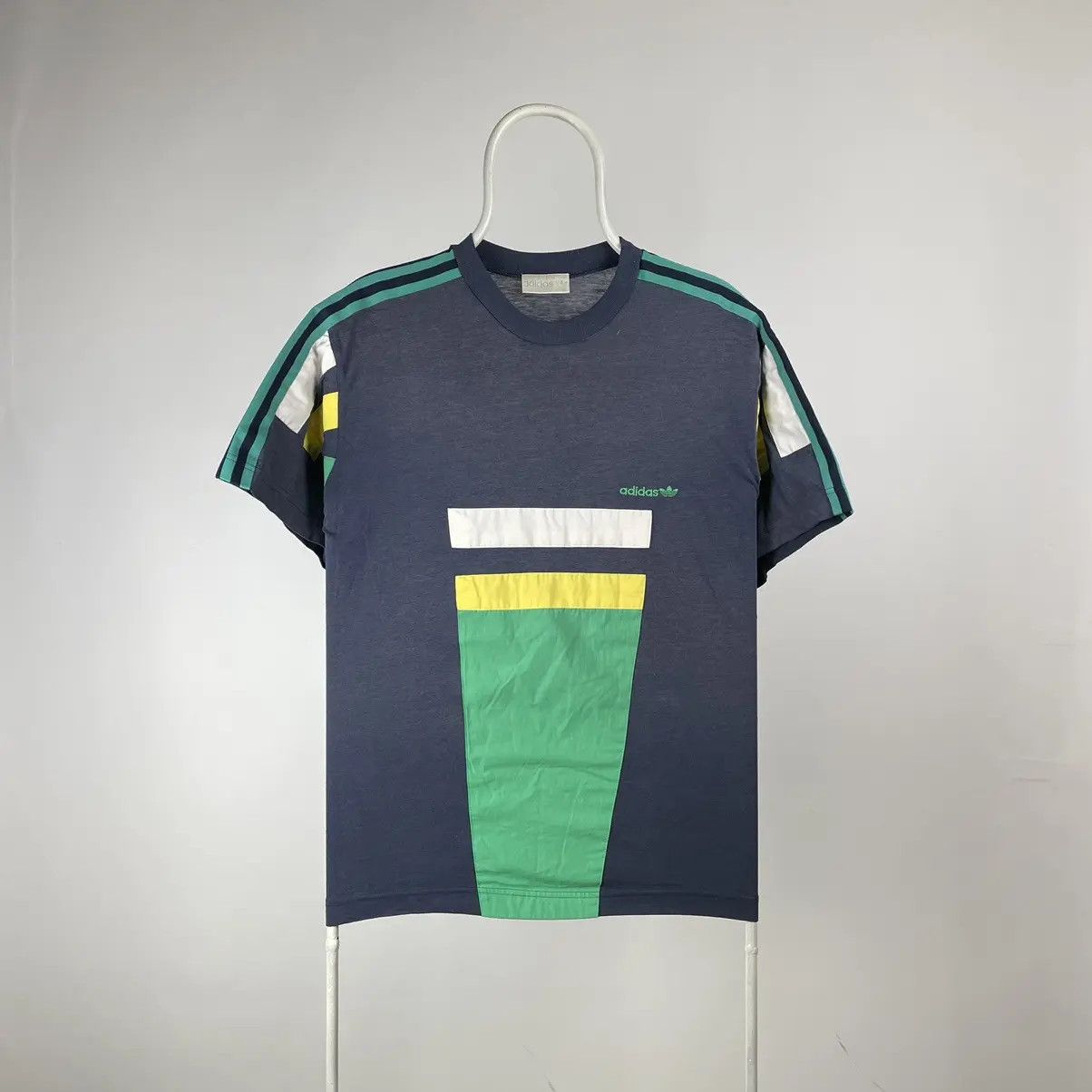 Adidas Adidas T-shirt vintage sportswear 90s size medium Size US M / EU 48-50 / 2 - 1 Thumbnail