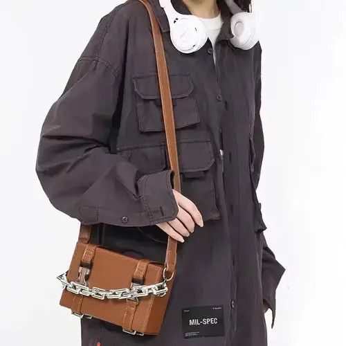 VIBE Y2K PU leather buckle chain shoulder box bag Size ONE SIZE - 2 Thumbnail