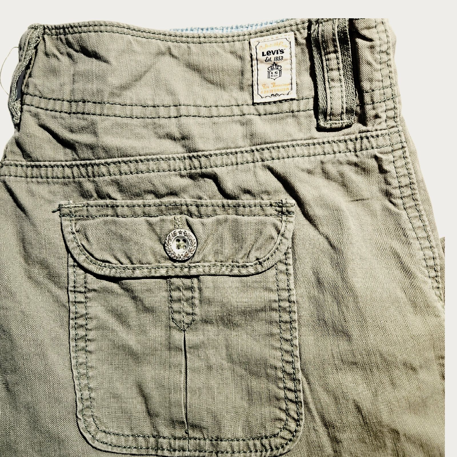 Levi's EUC VTG Levi's Crafted Pride Cargo Shorts Sz. 8 Khaki Green Size 30" / US 8 / IT 44 - 5 Thumbnail