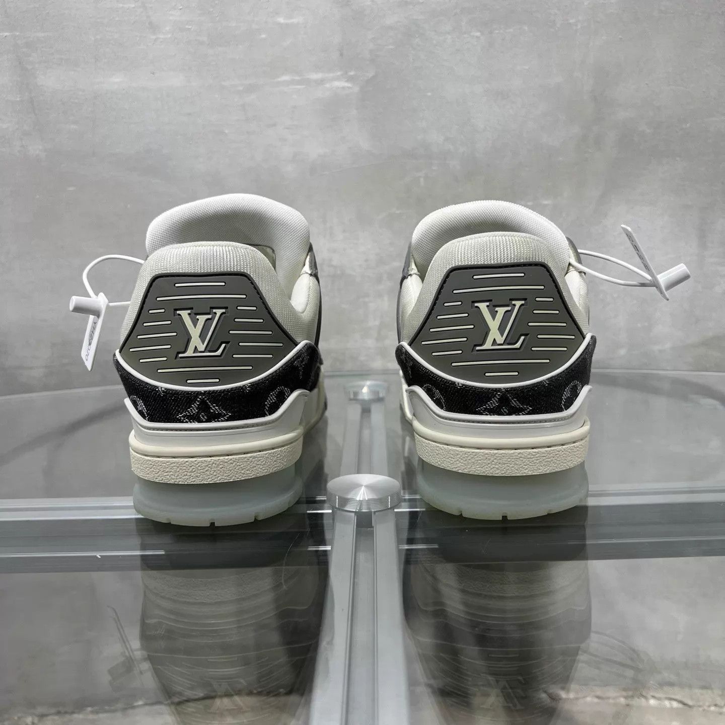 Louis Vuitton LV Trainer Gray White Denim UK7 (41) Size US 8 / EU 41 - 6 Thumbnail
