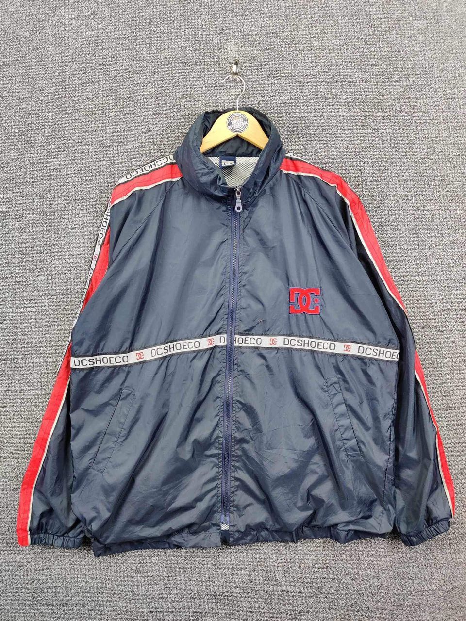DC Vintage Dc Shoe Co Usa Embroidery Windbreaker Nylon Jacket Size US XL / EU 56 / 4 - 1 Thumbnail