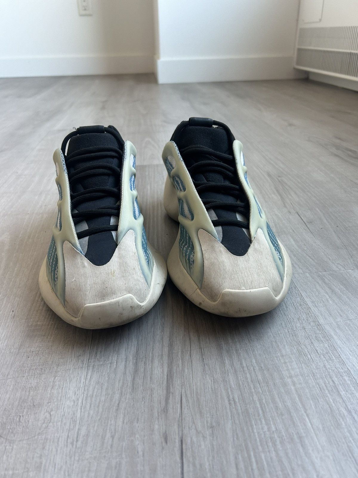 Adidas × Yeezy Yeezy 700 V3 Kyanite Size US 9 / EU 42 - 5 Thumbnail