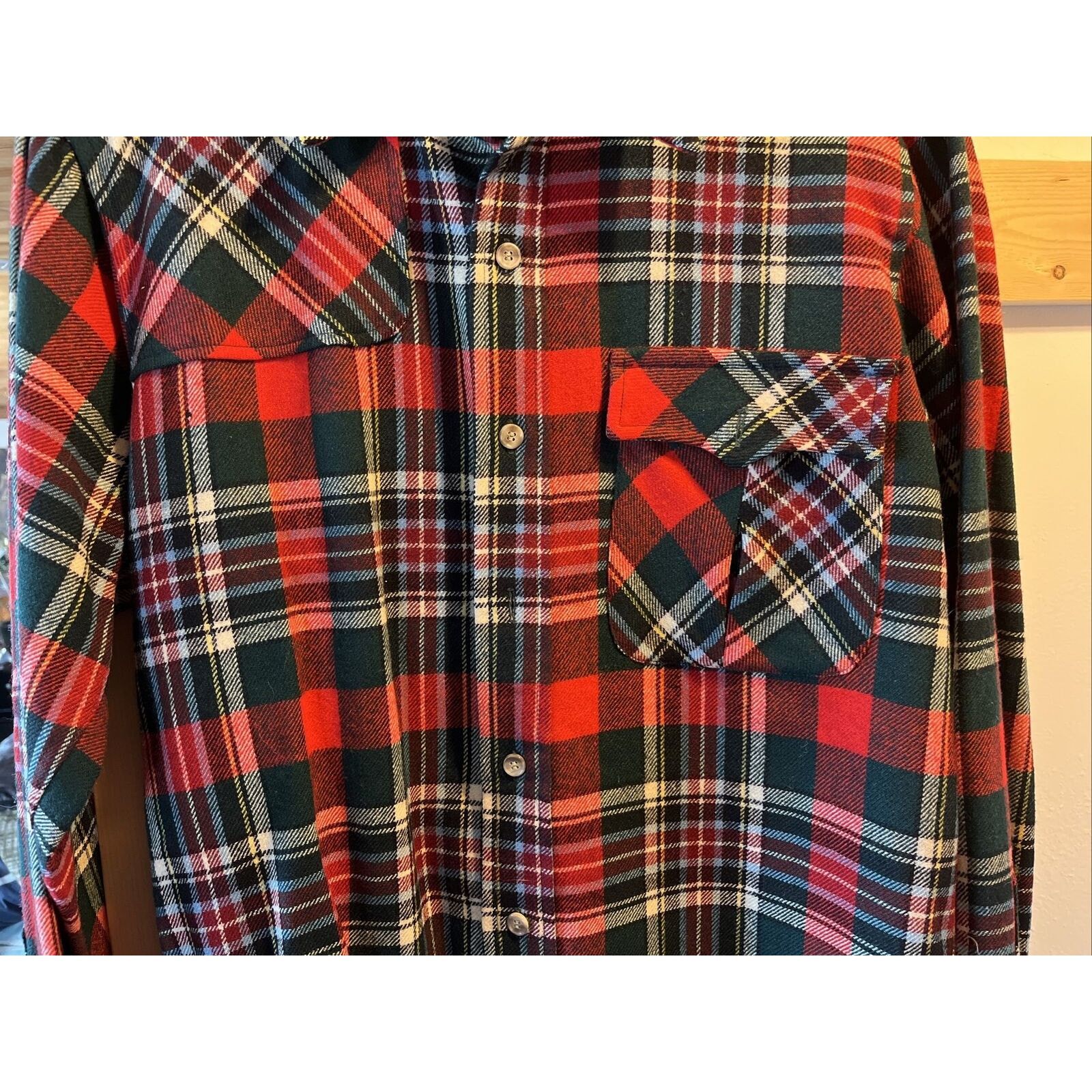 Pendleton Pendleton Lobo VTG Mens M red plaid long sleeve wool flannel Size US M / EU 48-50 / 2 - 11 Thumbnail