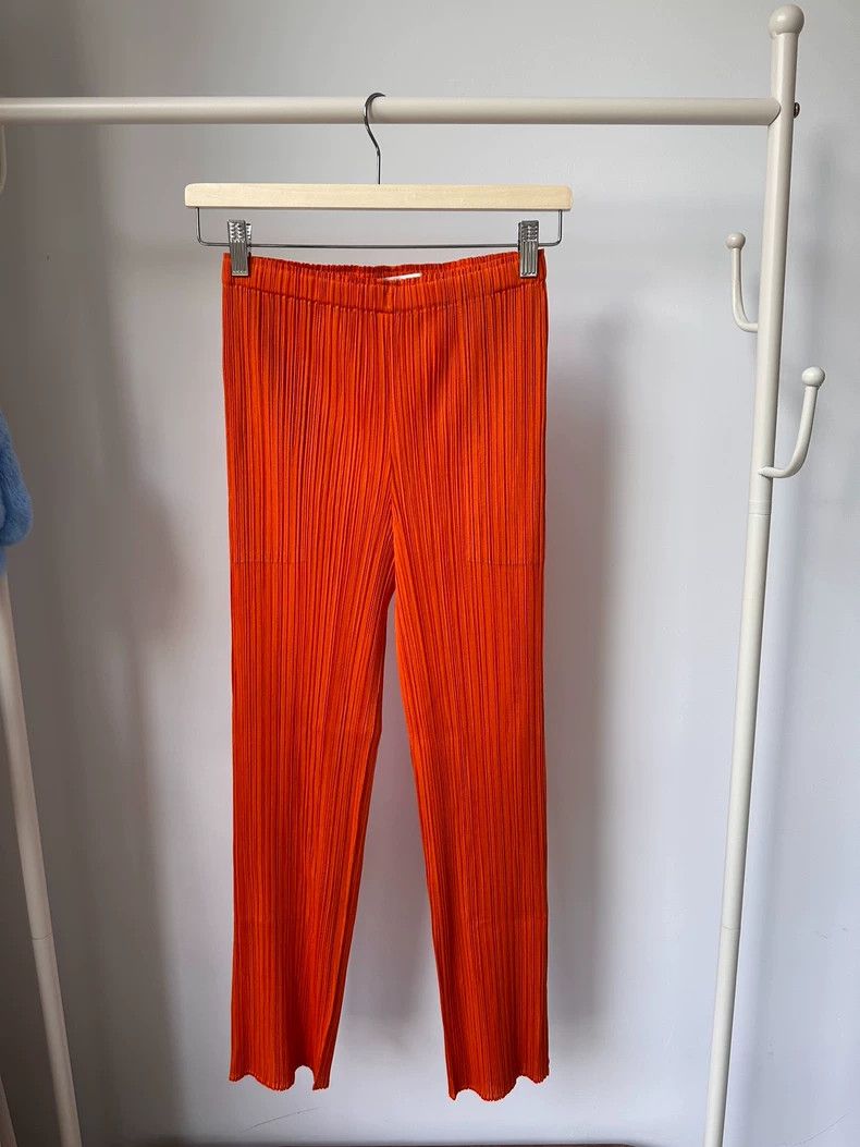 Issey Miyake Issey Miyake size:2 Red pleated trousers Size 31" - 1 Thumbnail