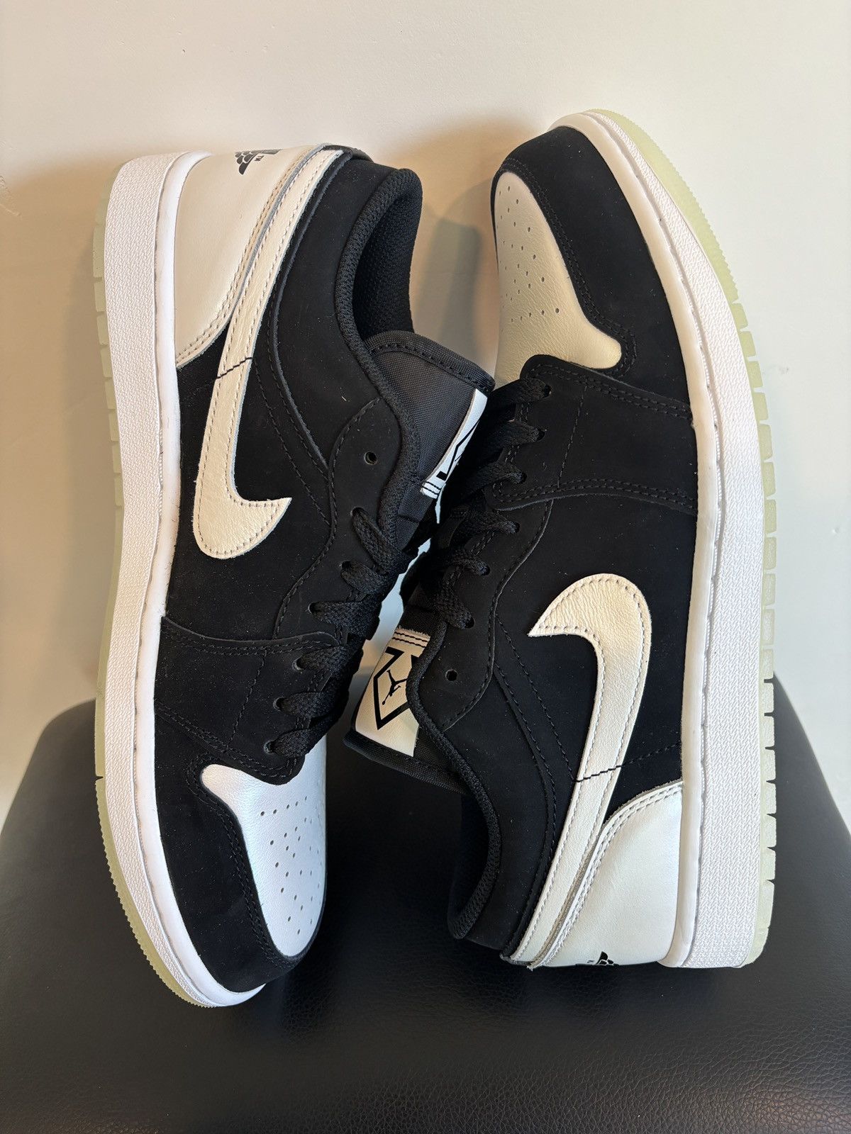 Jordan Brand Jordan 1 Low SE Diamond Shorts Size US 10 / EU 43 - 2 Thumbnail