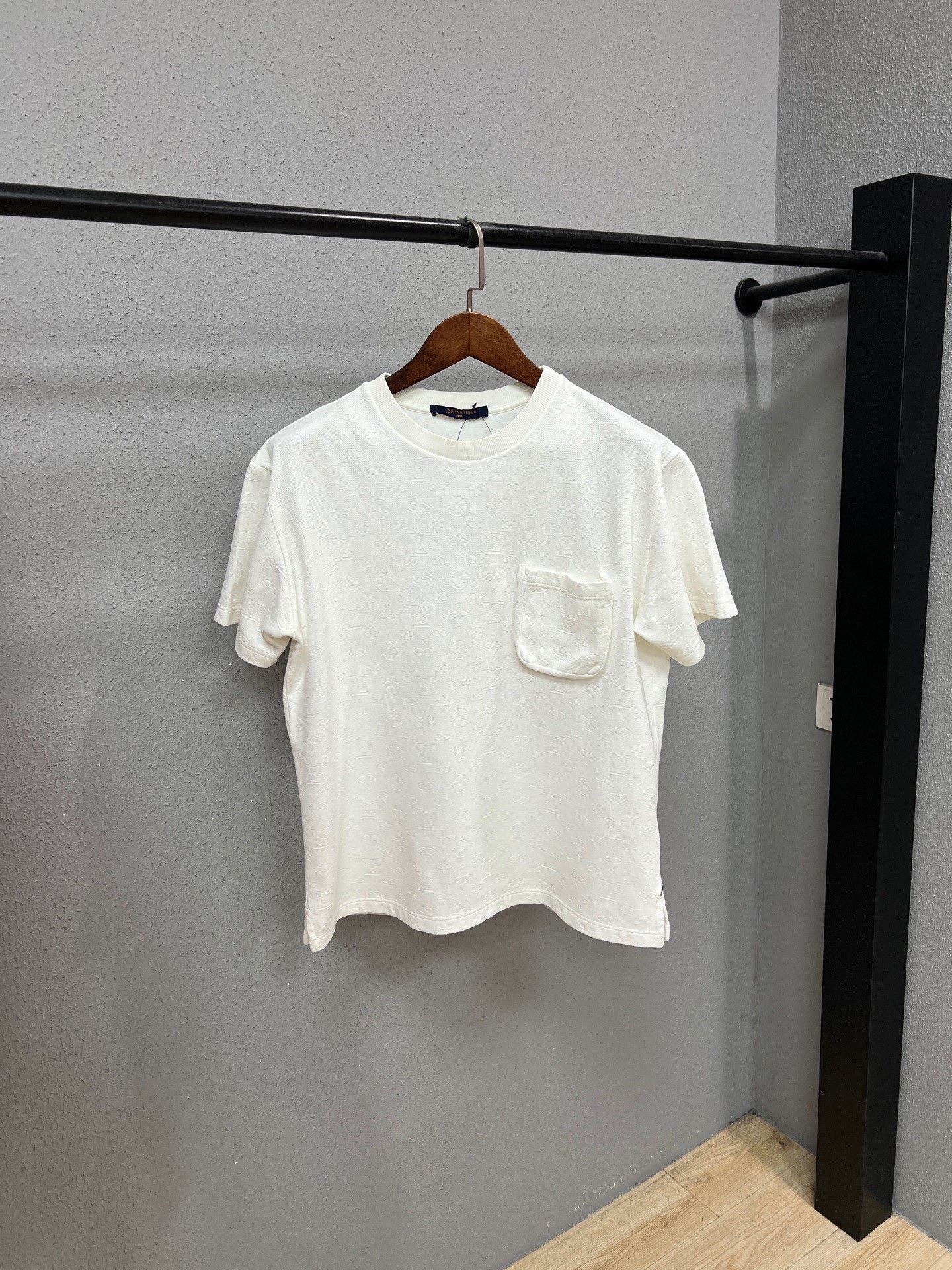 Louis Vuitton Louis Vuitton T-Shirt m Men Size US M / EU 48-50 / 2 - 1 Thumbnail