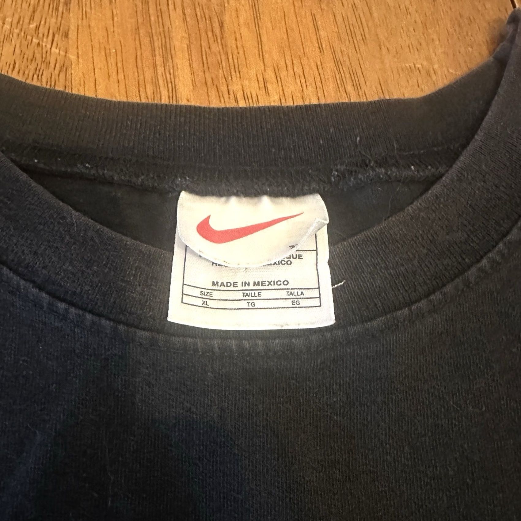 Nike VINTAGE Nike Basketball Tank Top Shirt XL Black Neck Center Swoosh Bleach Size US XL / EU 56 / 4 - 4 Thumbnail